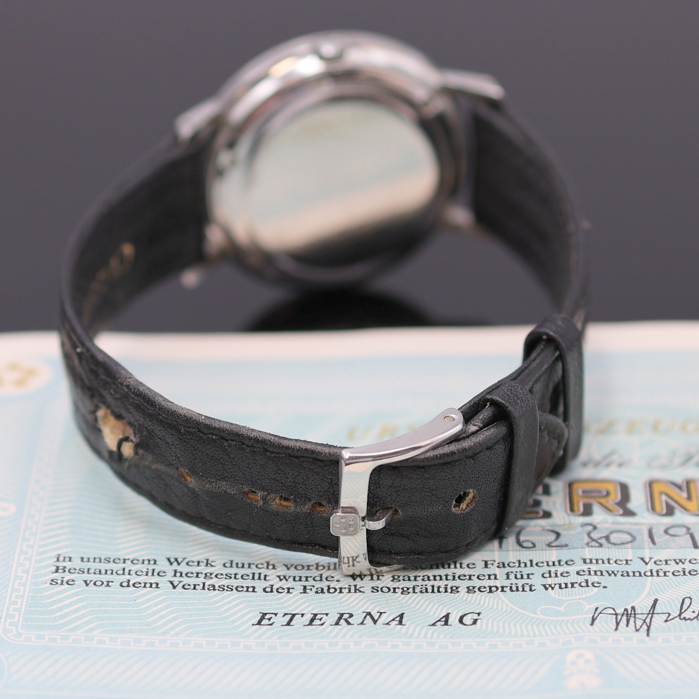 Detail d: ETERNA-MATIC Armbanduhr Centenaire 61, Automatik, Edelstahlgeh. inkl. Lederband m. orig. Dornschl., Boden verschr., Krone zum Schutz seitl. ...