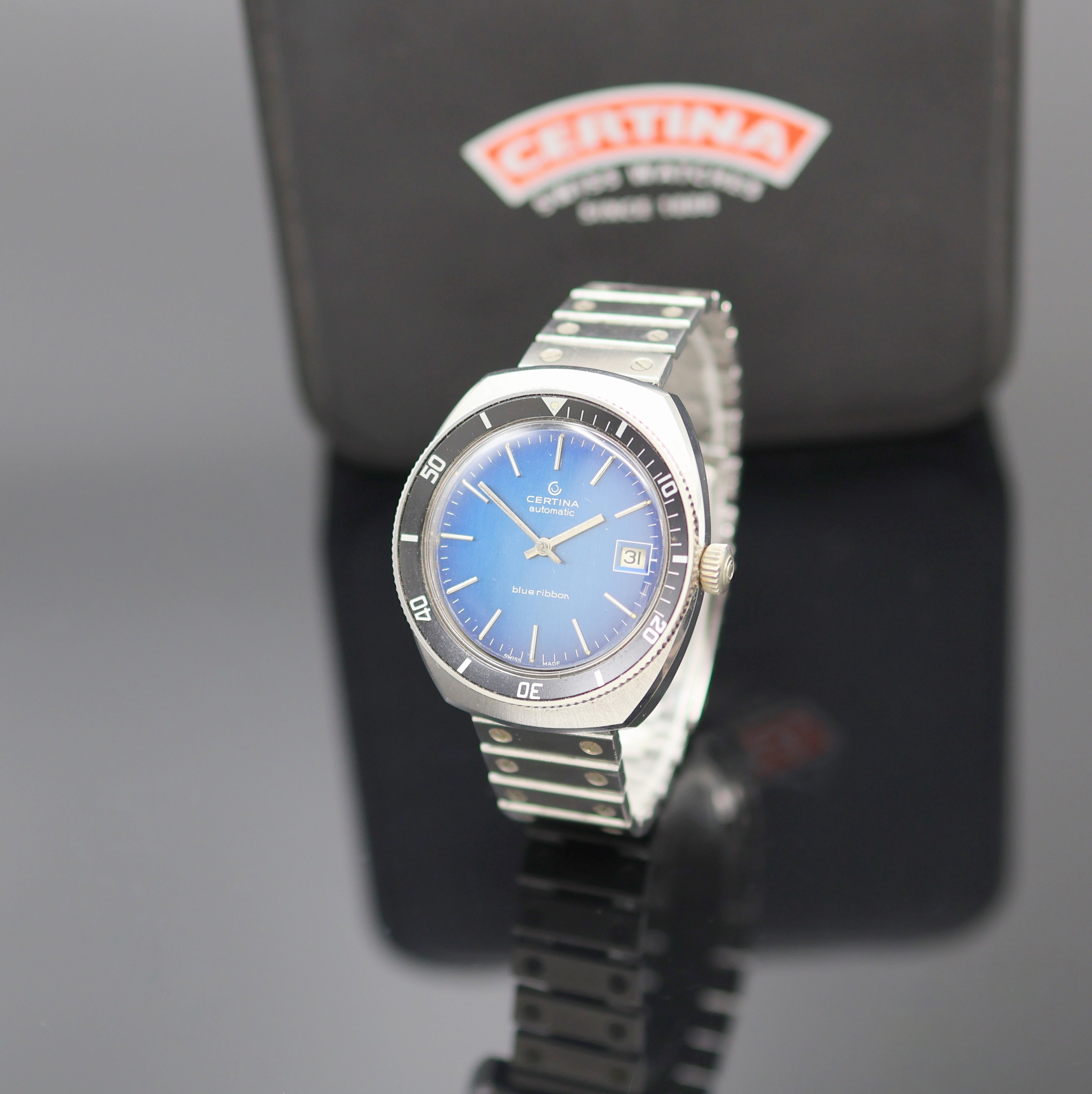 CERTINA Herrenarmbanduhr Blue Ribbon, Automatik, Schweiz um 1970, Edelstahlgeh. inkl. Gliederband m. orig. Faltschl., Boden verschr., Lün. m. 60er ...