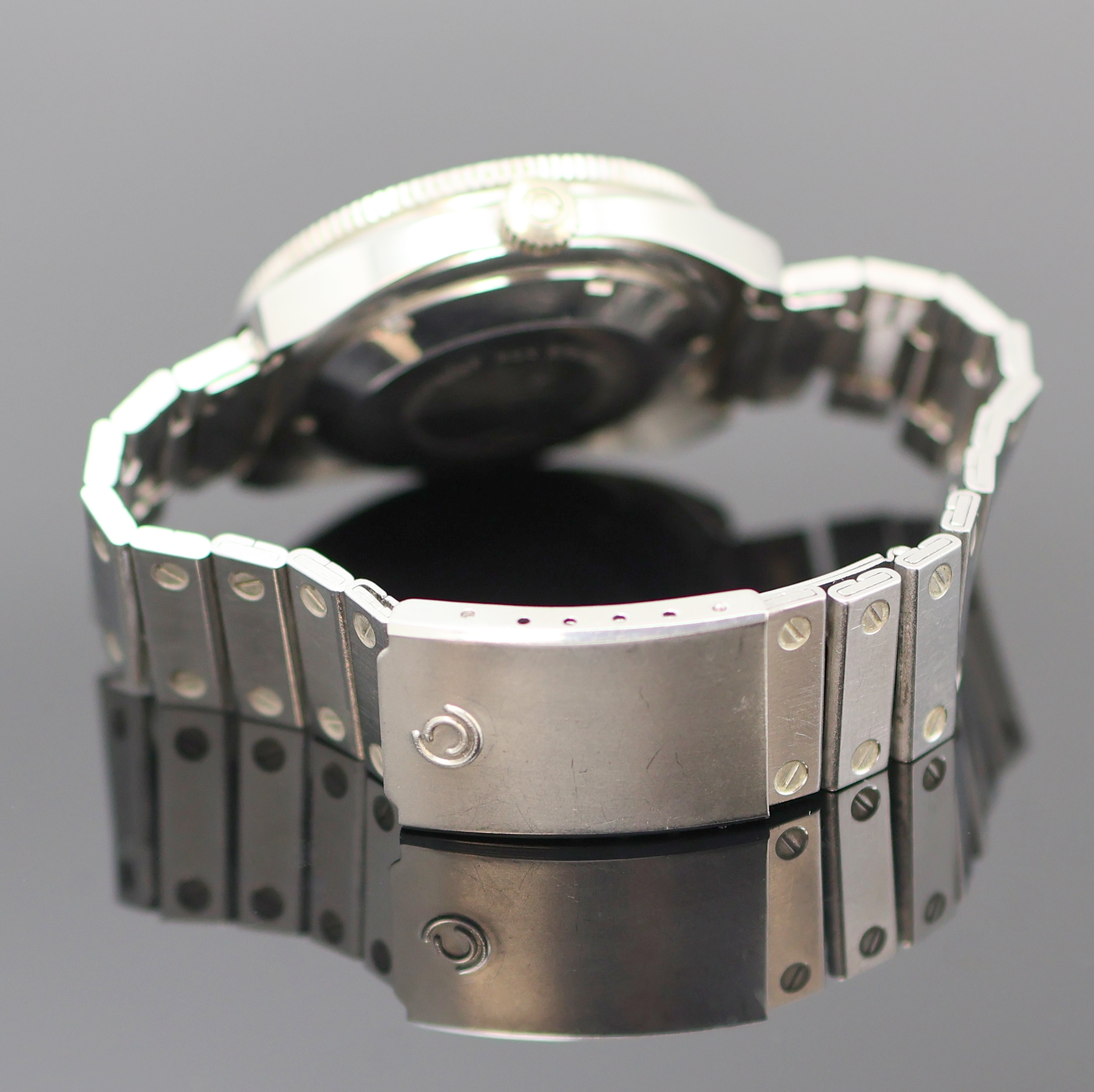 Detail c: CERTINA Herrenarmbanduhr Blue Ribbon, Automatik, Schweiz um 1970, Edelstahlgeh. inkl. Gliederband m. orig. Faltschl., Boden verschr., Lün. m. 60er ...