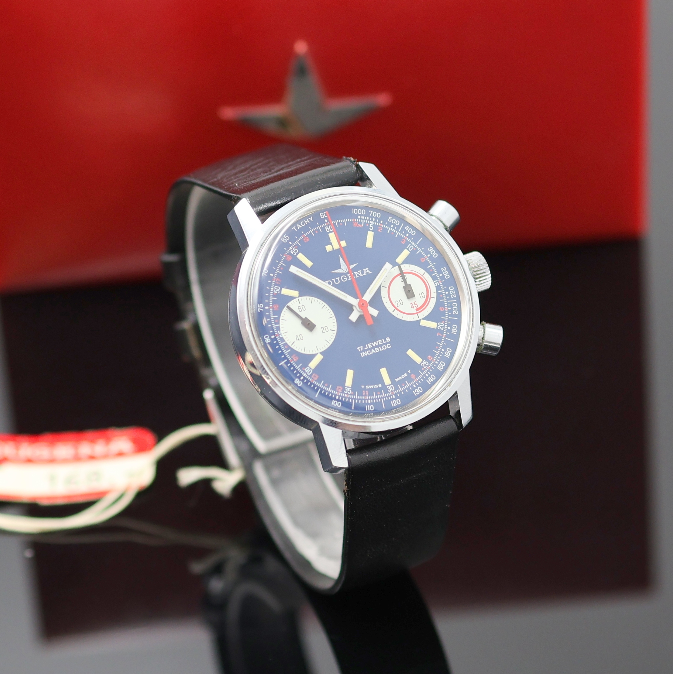Detail b: DUGENA Herrenarmbanduhr mit Chronograph, Handaufzug, Schweiz um 1970, verchr. Geh. m. verschr. Stahlboden, blaues Zifferbl. m. Tritium-Leuchtindizes, ...