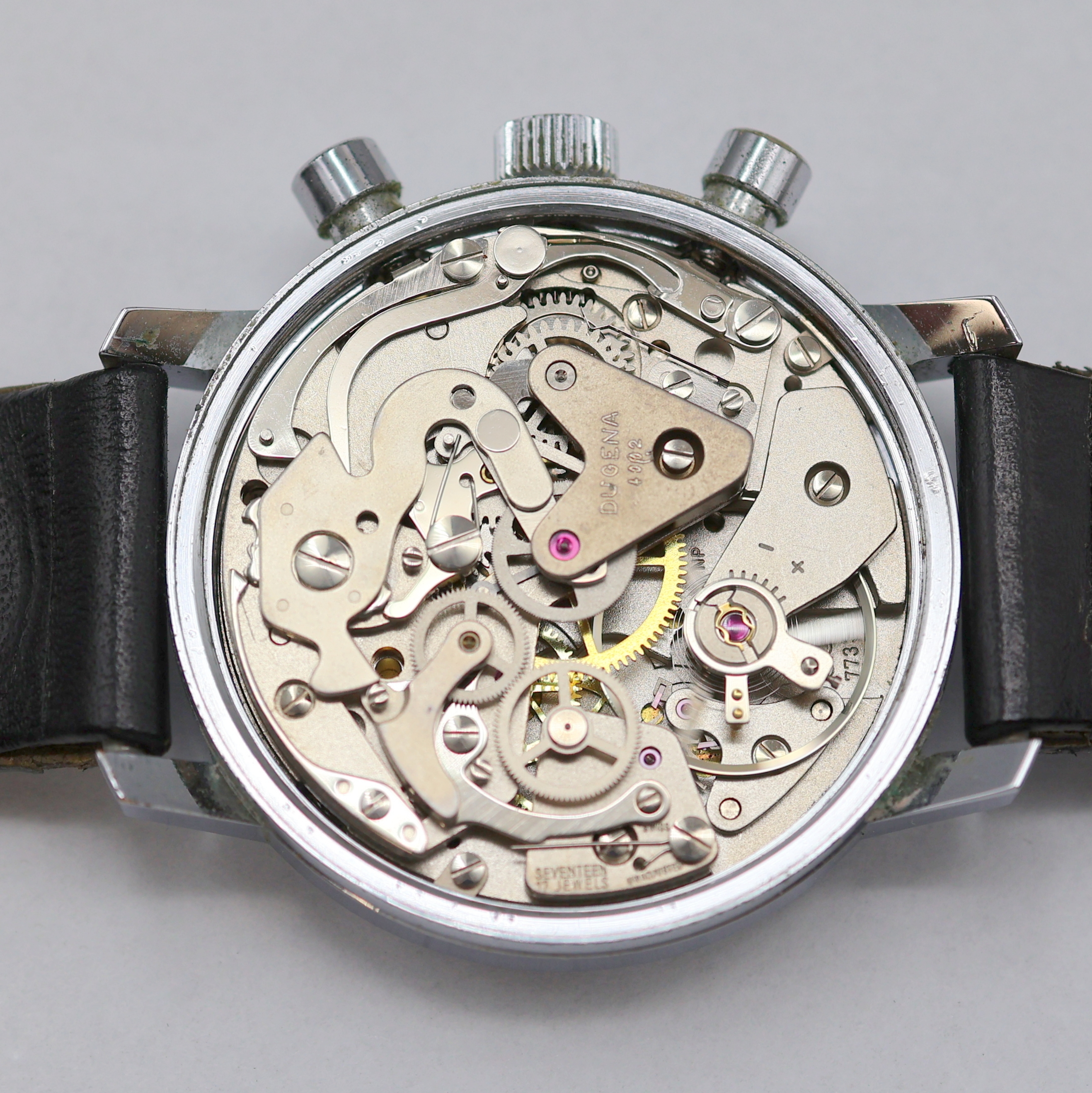 Detail g: DUGENA Herrenarmbanduhr mit Chronograph, Handaufzug, Schweiz um 1970, verchr. Geh. m. verschr. Stahlboden, blaues Zifferbl. m. Tritium-Leuchtindizes, ...