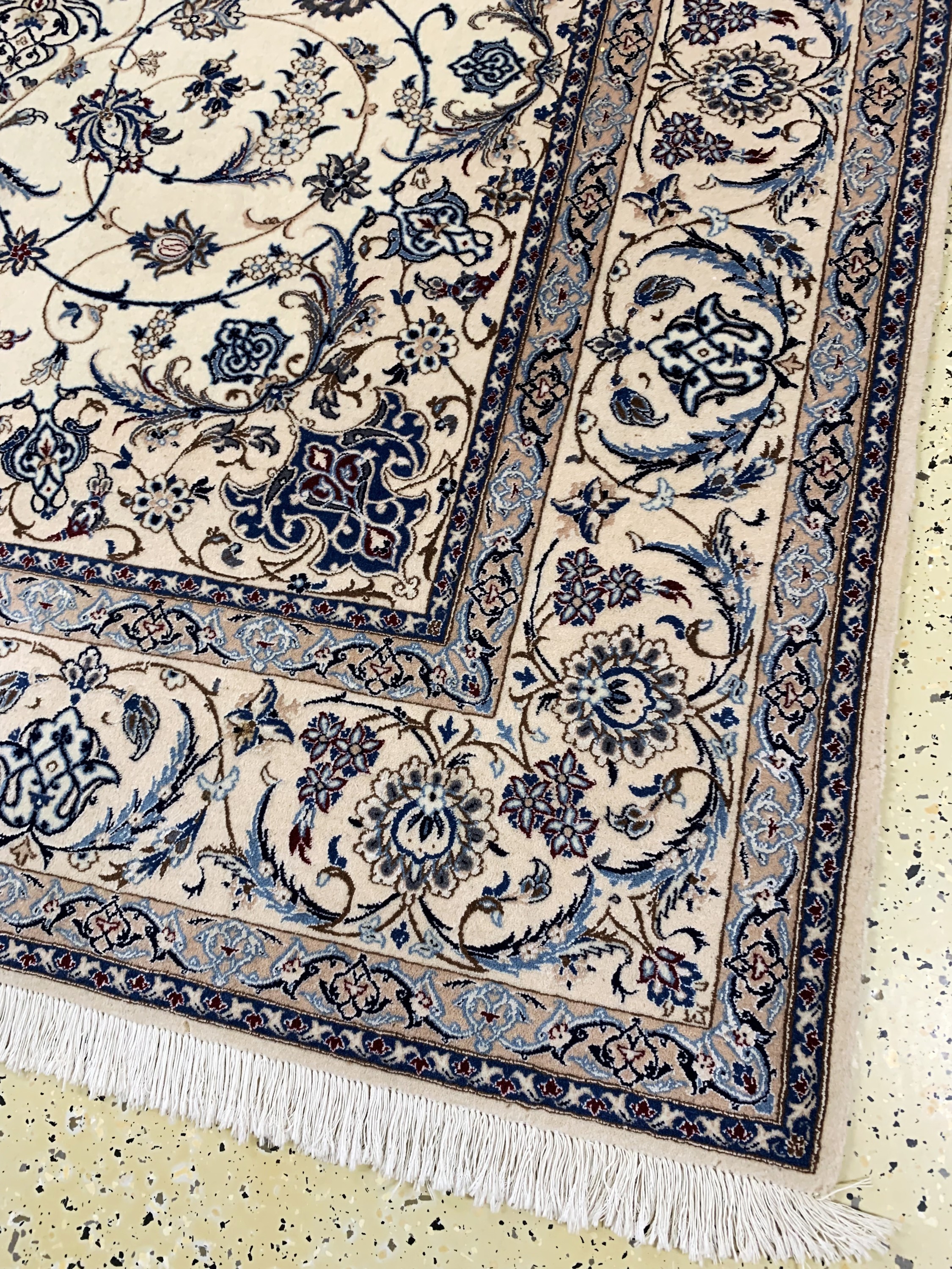 Detail a: Nain fein "6la", Persien, Mitte 20.Jhd., Korkwolle mit Seide, ca. 250 x 170 cm, EHZ: 2,reinigungsbedürftig