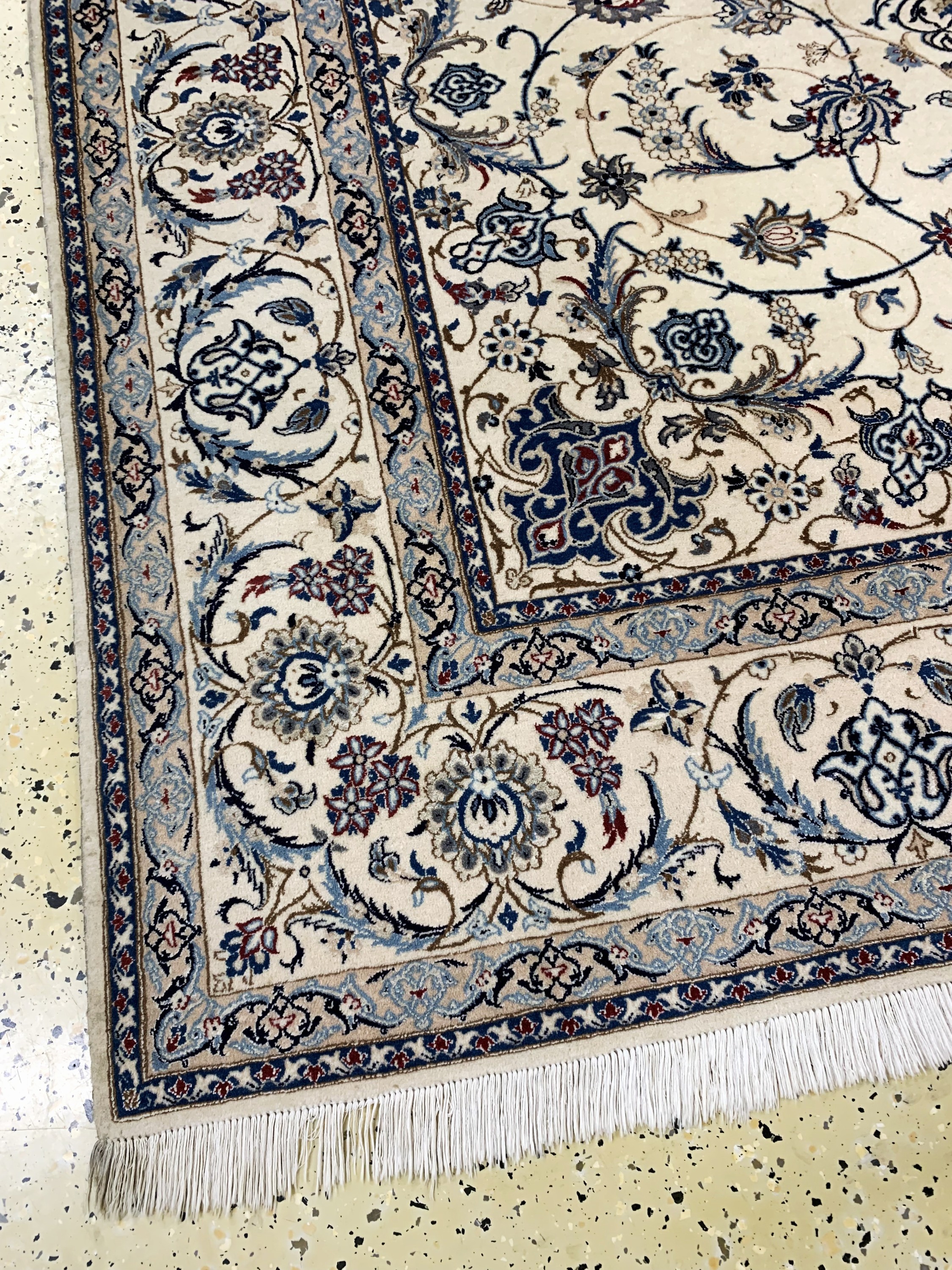 Detail b: Nain fein "6la", Persien, Mitte 20.Jhd., Korkwolle mit Seide, ca. 250 x 170 cm, EHZ: 2,reinigungsbedürftig