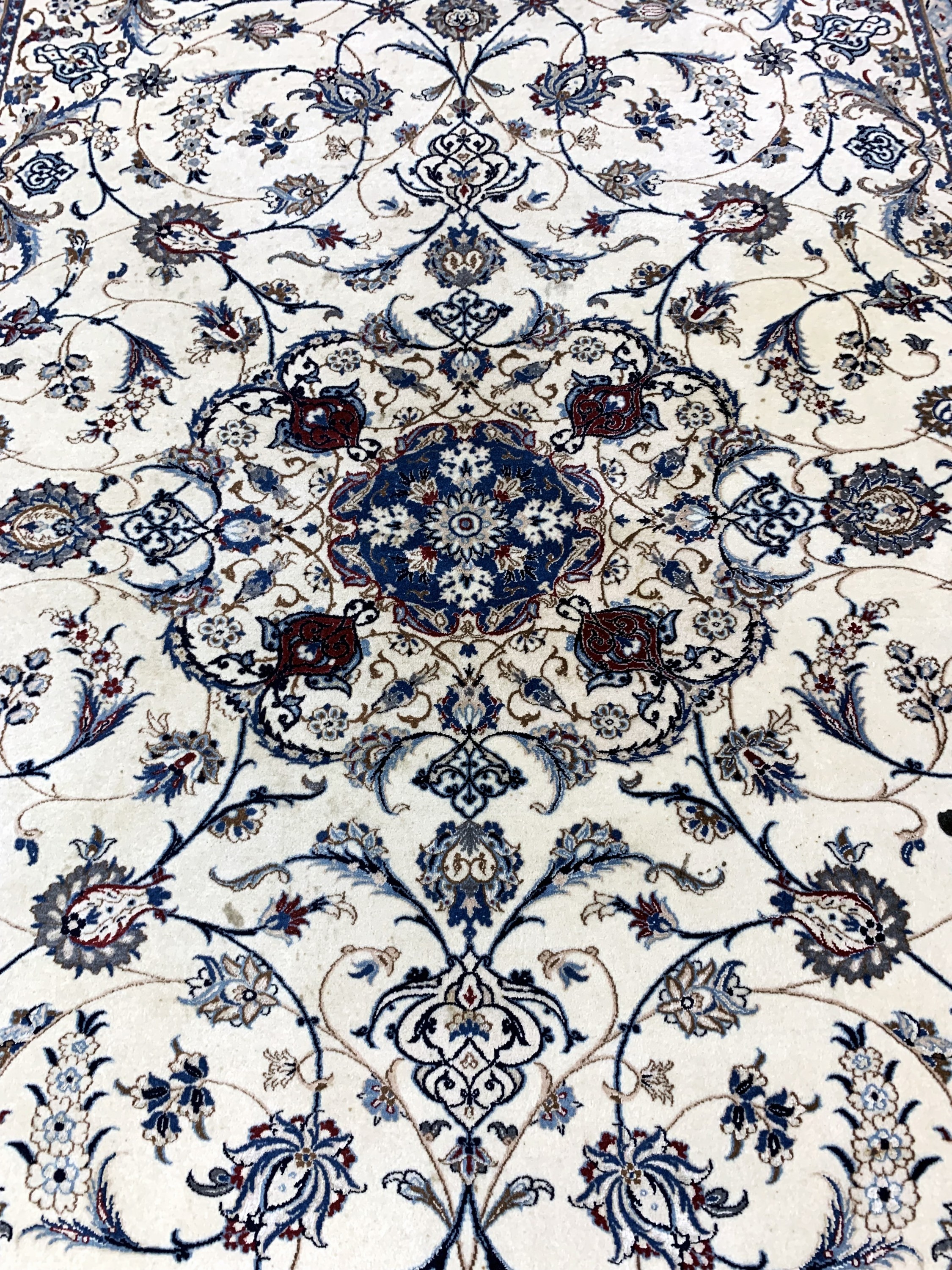 Detail d: Nain fein "6la", Persien, Mitte 20.Jhd., Korkwolle mit Seide, ca. 250 x 170 cm, EHZ: 2,reinigungsbedürftig