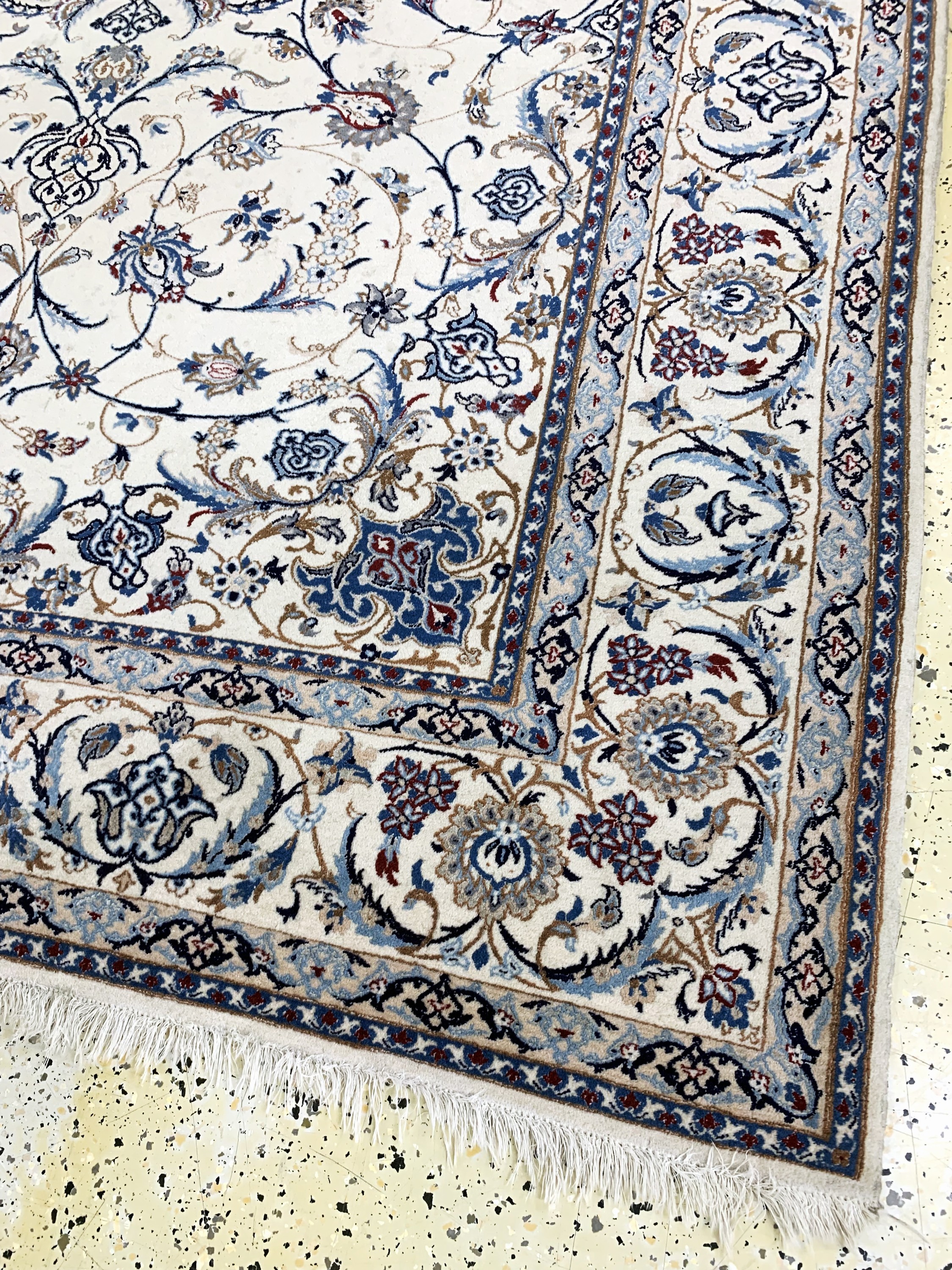 Detail e: Nain fein "6la", Persien, Mitte 20.Jhd., Korkwolle mit Seide, ca. 250 x 170 cm, EHZ: 2,reinigungsbedürftig