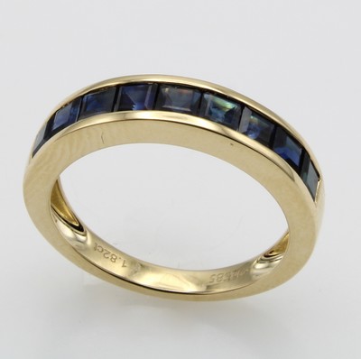 26979208a - Ring mit Saphiren, GG 585/000, 9 Saphircarrées zus. ca. 1.82 ct, RW ca. 55 ...