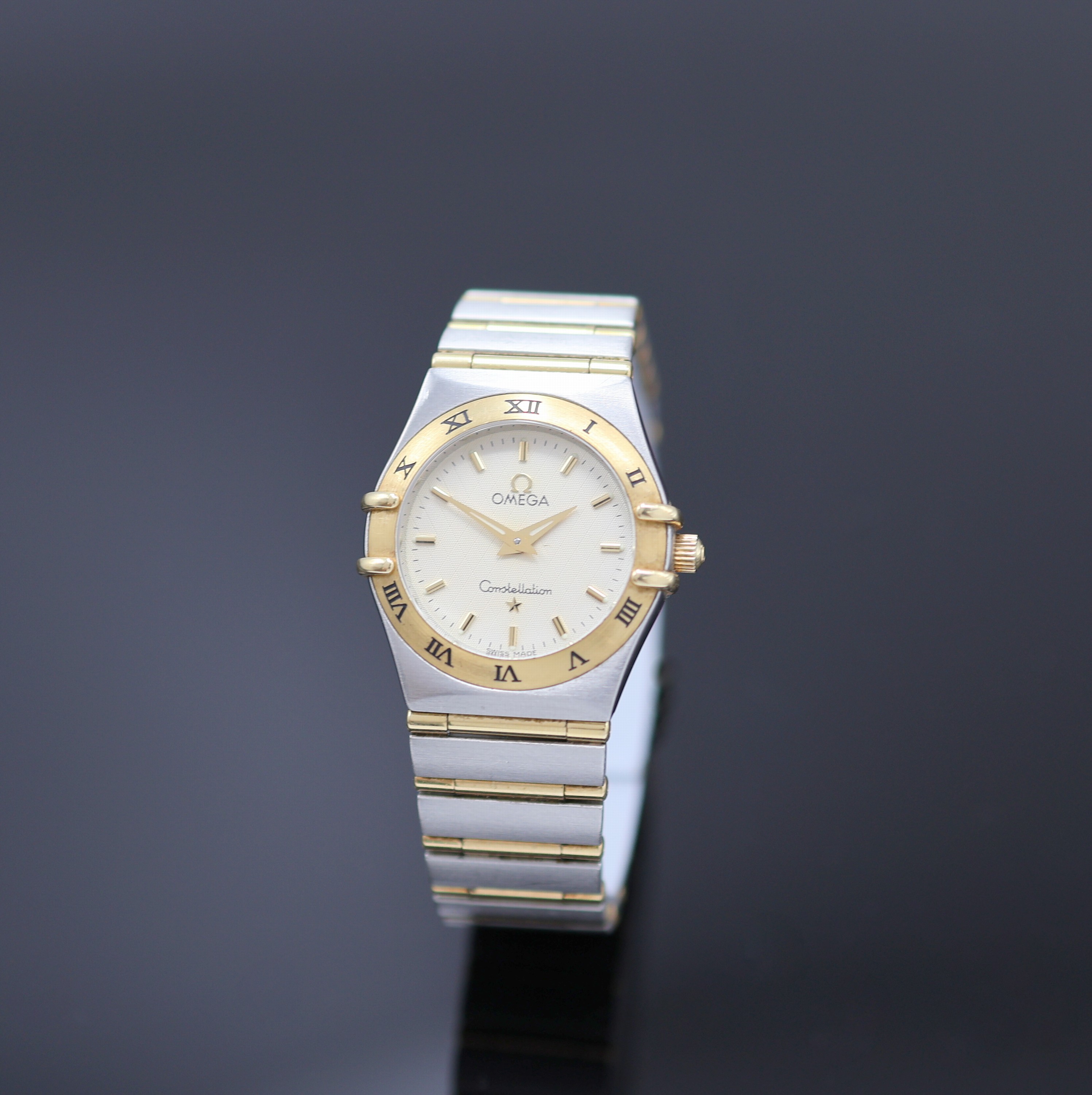 OMEGA Constellation Damenarmbanduhr Referenz 795.1202, Schweiz um 1995, quarz, Edelstahl/Gold kombiniert inkl. Gliederband m. Faltschl., Boden m. ...