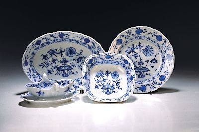 Image 26979327 - Speiseservice, Meissen, 20. Jh., 1. Wahl, blaues Zwiebelmuster unter der Glasur, 8 ...