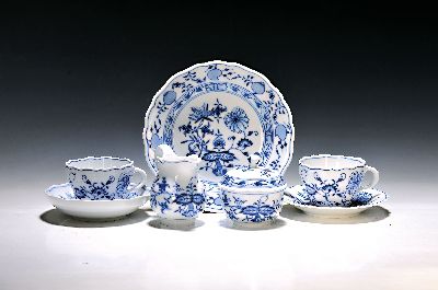 Image 26979343 - Kaffeeservice für acht Personen, Meissen, 20. Jh., 1. Wahl, blaues Zwiebelmuster ...