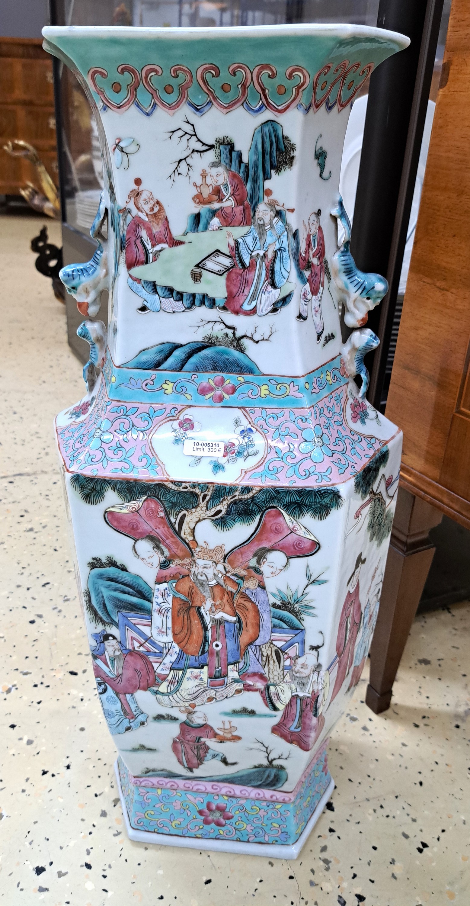 Detail a: Große Vase, China, um 1900, Porzellan, reich bunt bemalt mit höfischen Gartenszenen, H. ca. 60cm