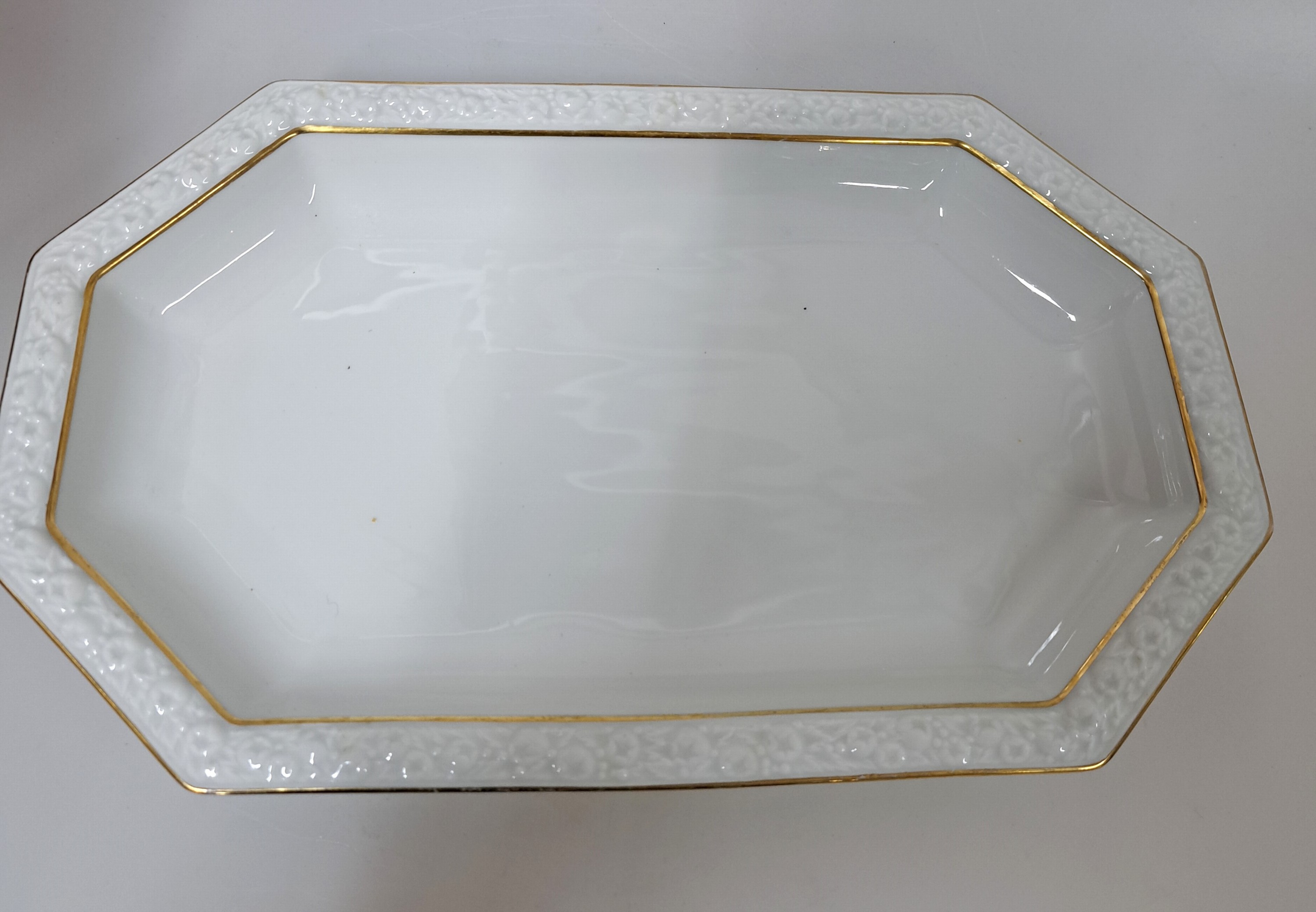 Detail a: Speiseservice für 6 Personen, Rosenthal, Form Maria, mit Goldrand, 6 Speisesteller, 6 Suppenteller, 4 Vorspeiseteller, 1x am Rand l. best., ...