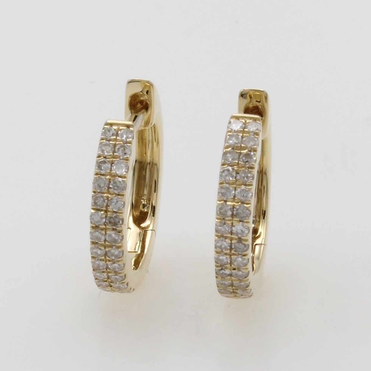 Image 26979589 - Kleine Creolen mit Brillanten, GG 585/000, 52 Brill. zus. ca. 0.15 ct Weiß/si-p ...