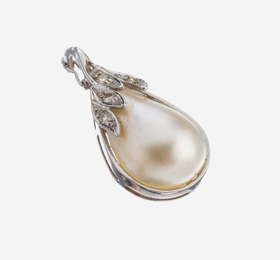 Image 26979521 - 14 kt Gold Perl-Diamant-Anhänger, WG 585/000, tropfenf. Mabeperle, 4 kl. 8/8 ...