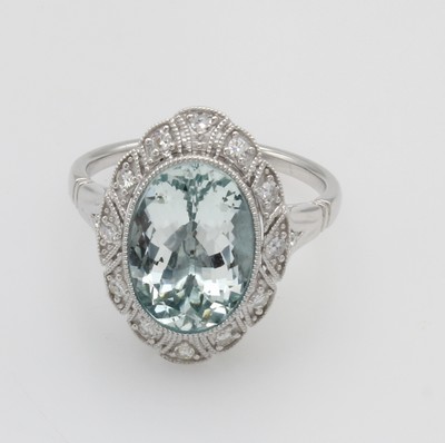 Image Ring mit Brillanten und Aquamarin, WG 750/ 000, ovaler Aquamarin ca. 4.25 ct, 14 Brill. ...
