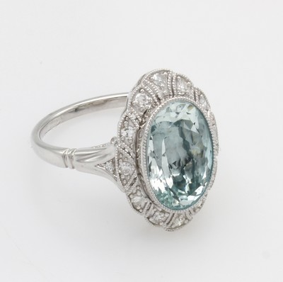 26979573a - Ring mit Brillanten und Aquamarin, WG 750/ 000, ovaler Aquamarin ca. 4.25 ct, 14 Brill. ...