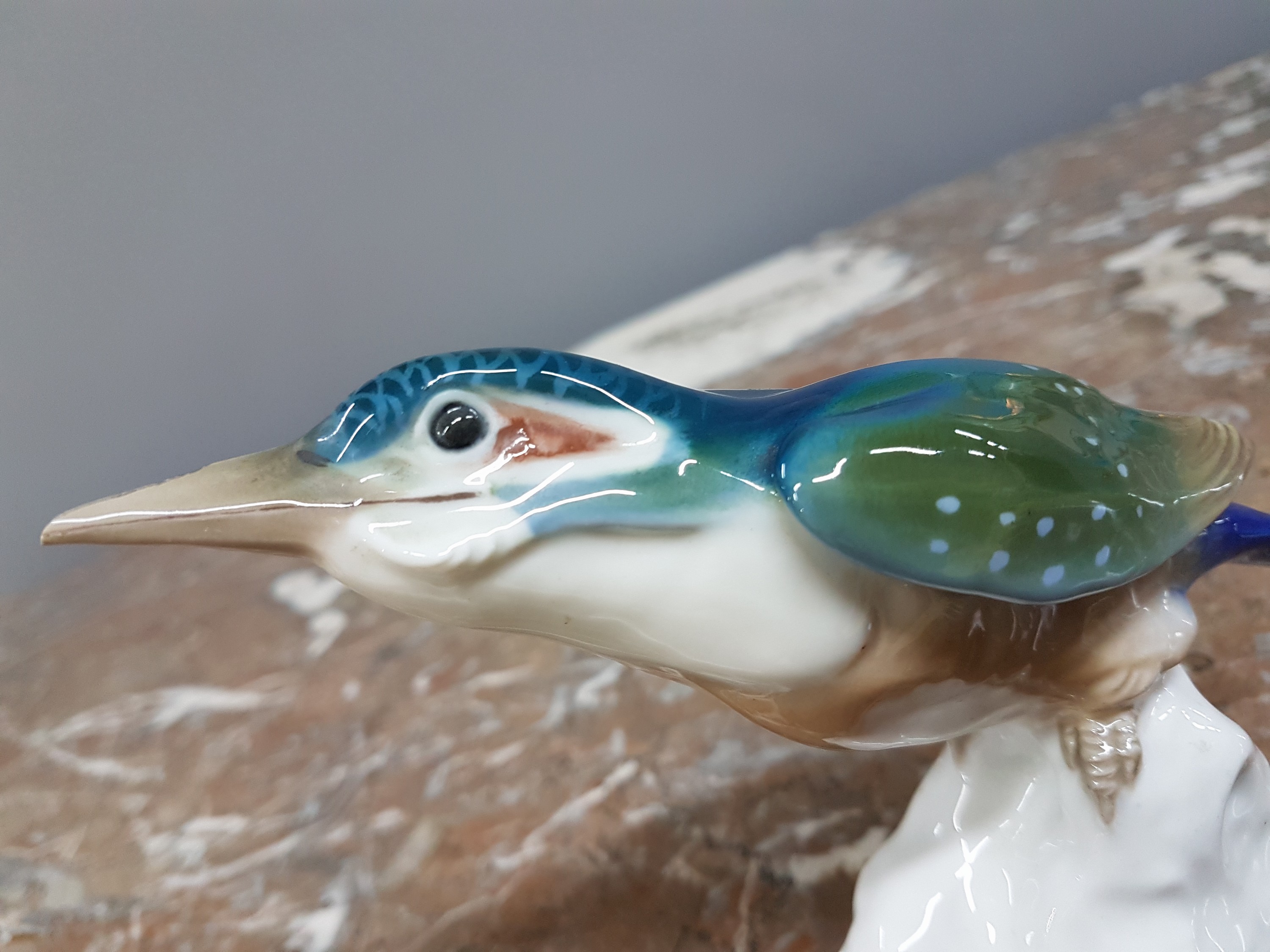 Detail d: Porzellanfigur, Meissen, Eisvogel, 1710-1910, Jubiläumsmarke, naturalistische Bemalung, Modellnr. X 124, H.ca. 12 cm, l. an der Schnabelunterseite ...