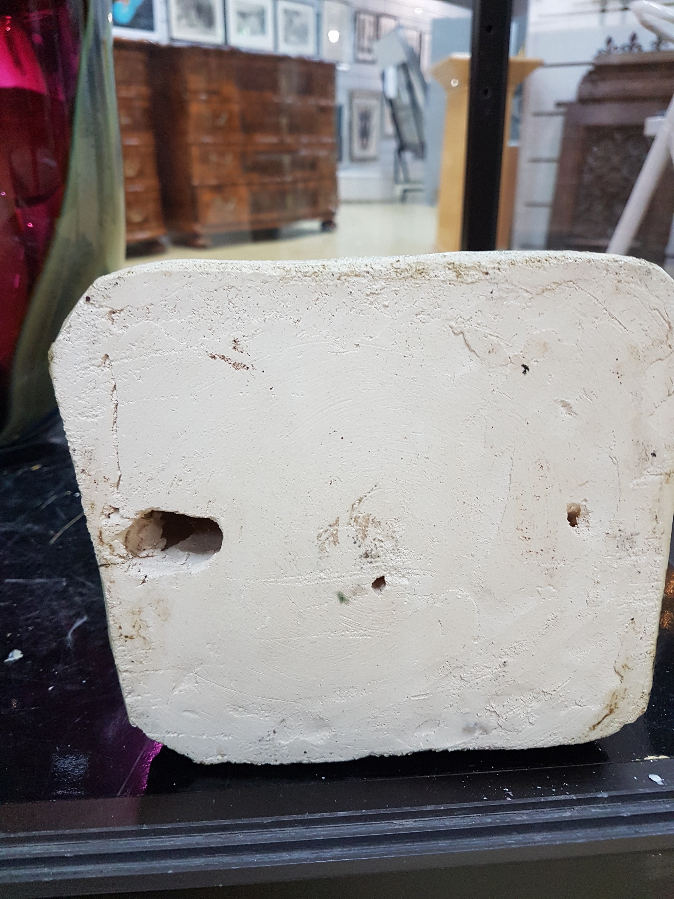 Detail f: Unbekannter Bildhauer des 20.Jh, Keramik, grün glasiert, stehender weiblicher Akt an einen Baumstamm gelehnt, rechteckige Plinthe, unsigniert, H. 50 ...