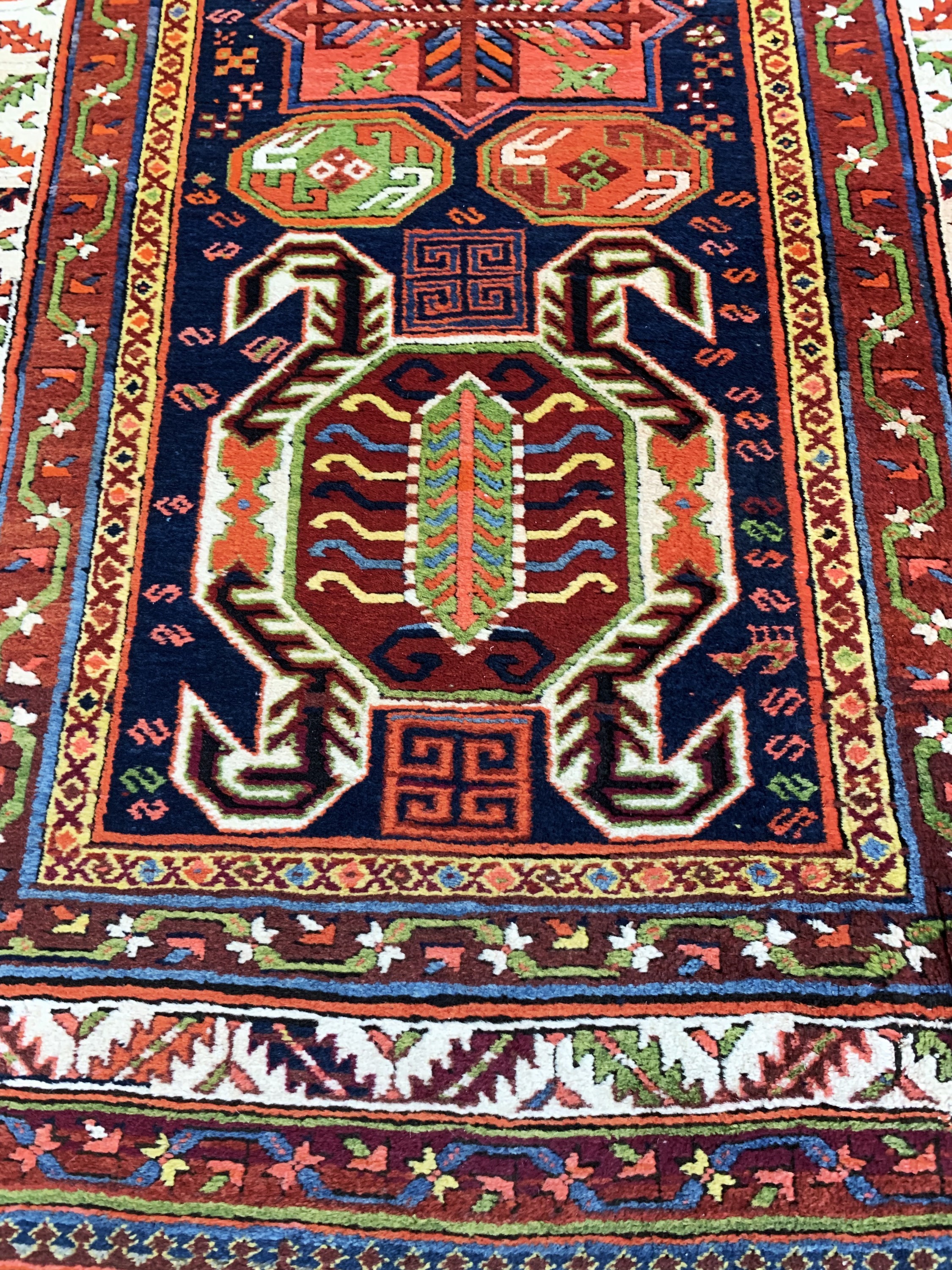 Detail f: Lenkoran Kazak antik, Kaukasus, um 1900, Wolle auf Wolle, ca. 302 x 125 cm, EHZ: 2, (restauriert)