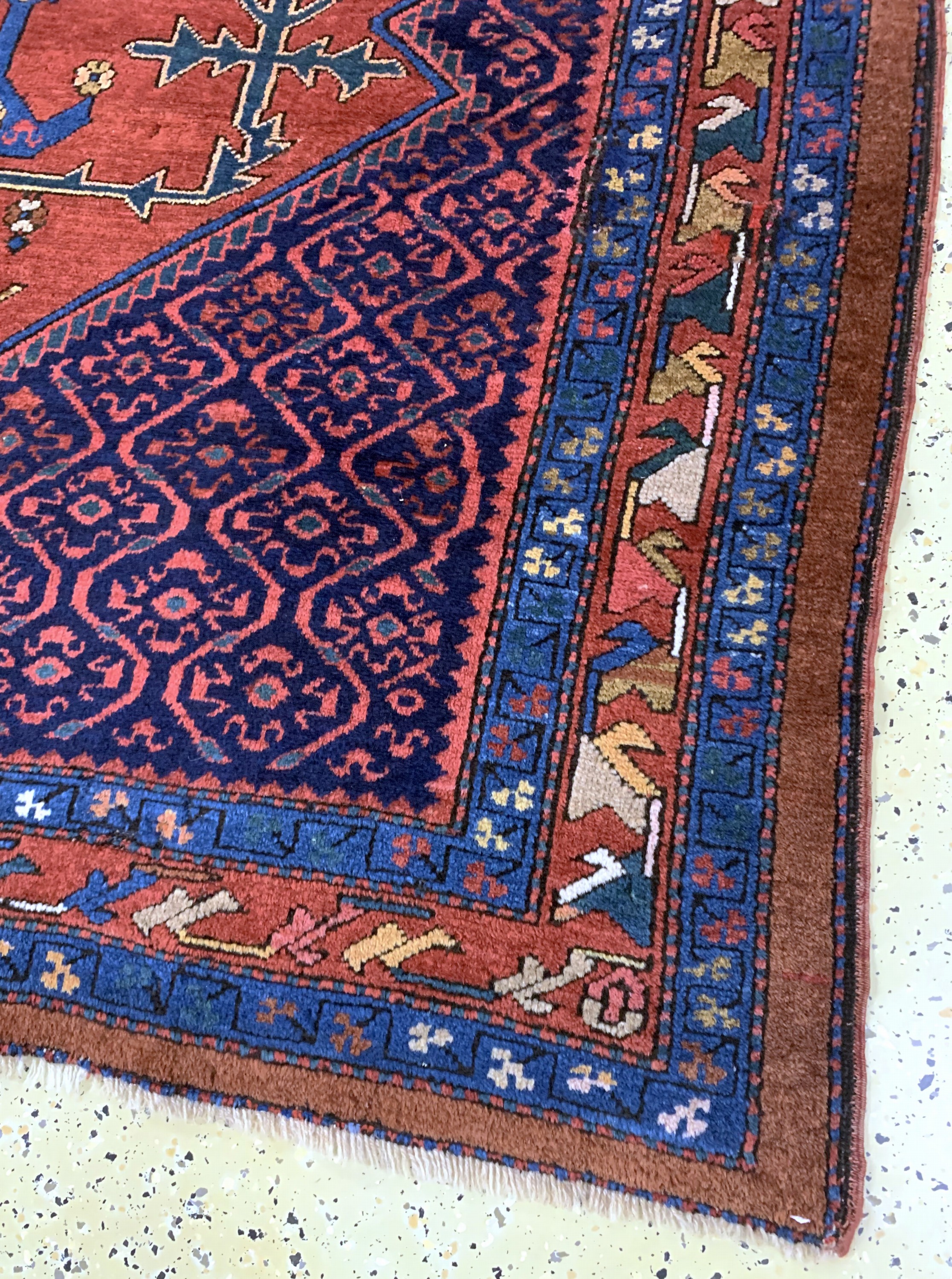 Detail a: Karabagh antik signiert, Kaukasus, 19.Jhd, Wolle auf Wolle, ca. 242 x 165 cm, Mottenfraß,EHZ: 3(restaurierungen).