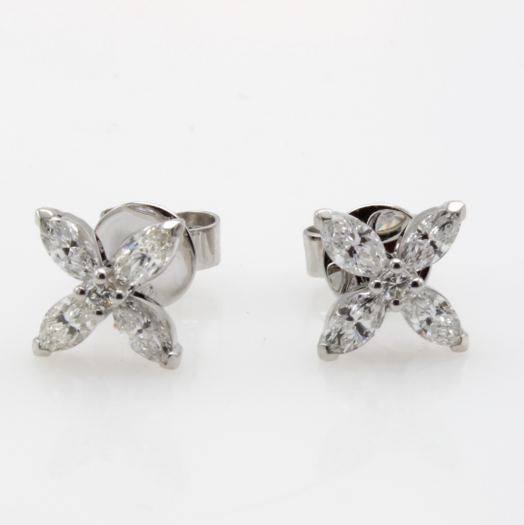 Image 26979682 - Paar Ohrstecker mit Diamanten und Brillanten, WG 750/000, 8 Diamantnavettes zus. ca. ...