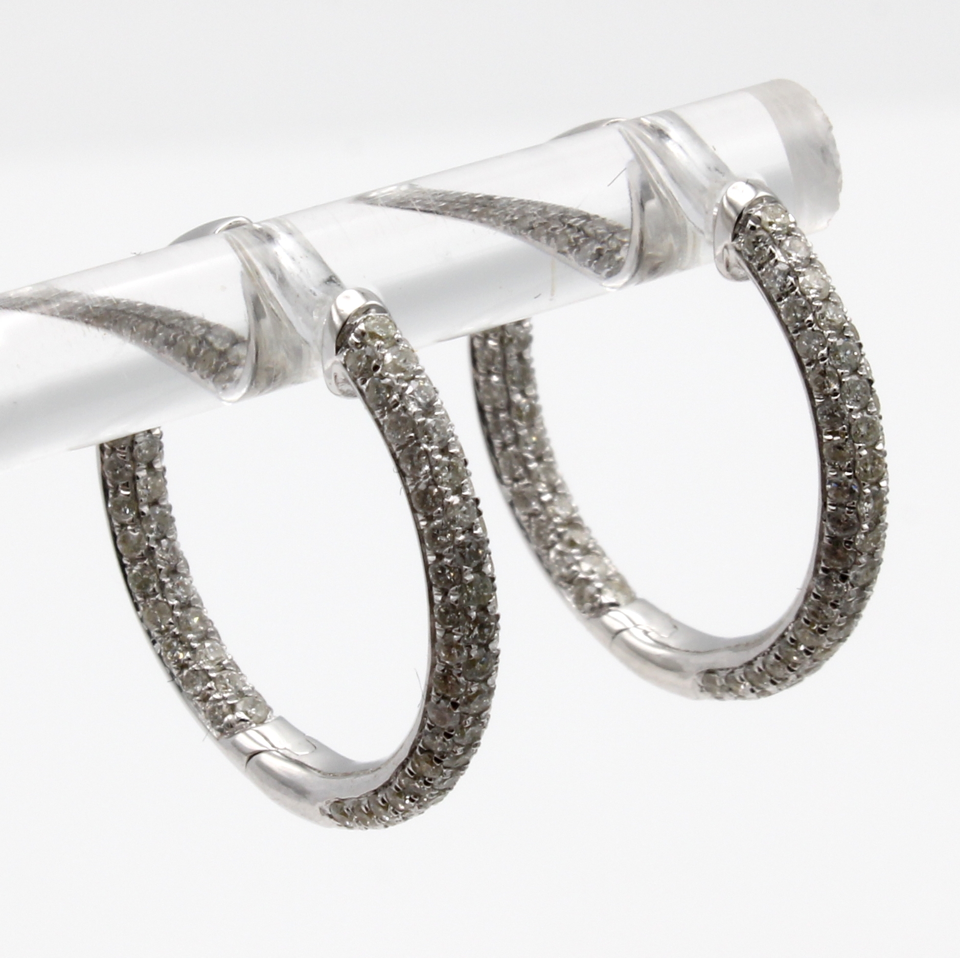 Image 26979684 - Paar Klappcreolen mit Brillanten, WG 585/000, z.T. auch innen bes. m. Brill. zus. ca. ...