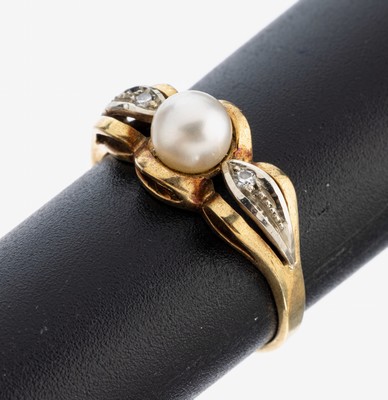 Image 26979889 - 14 kt Gold Perl-Diamant-Ring, 1950er Jahre, GG/WG 585/000, mittig Zuchtperle, D. ca. 5.6 ...