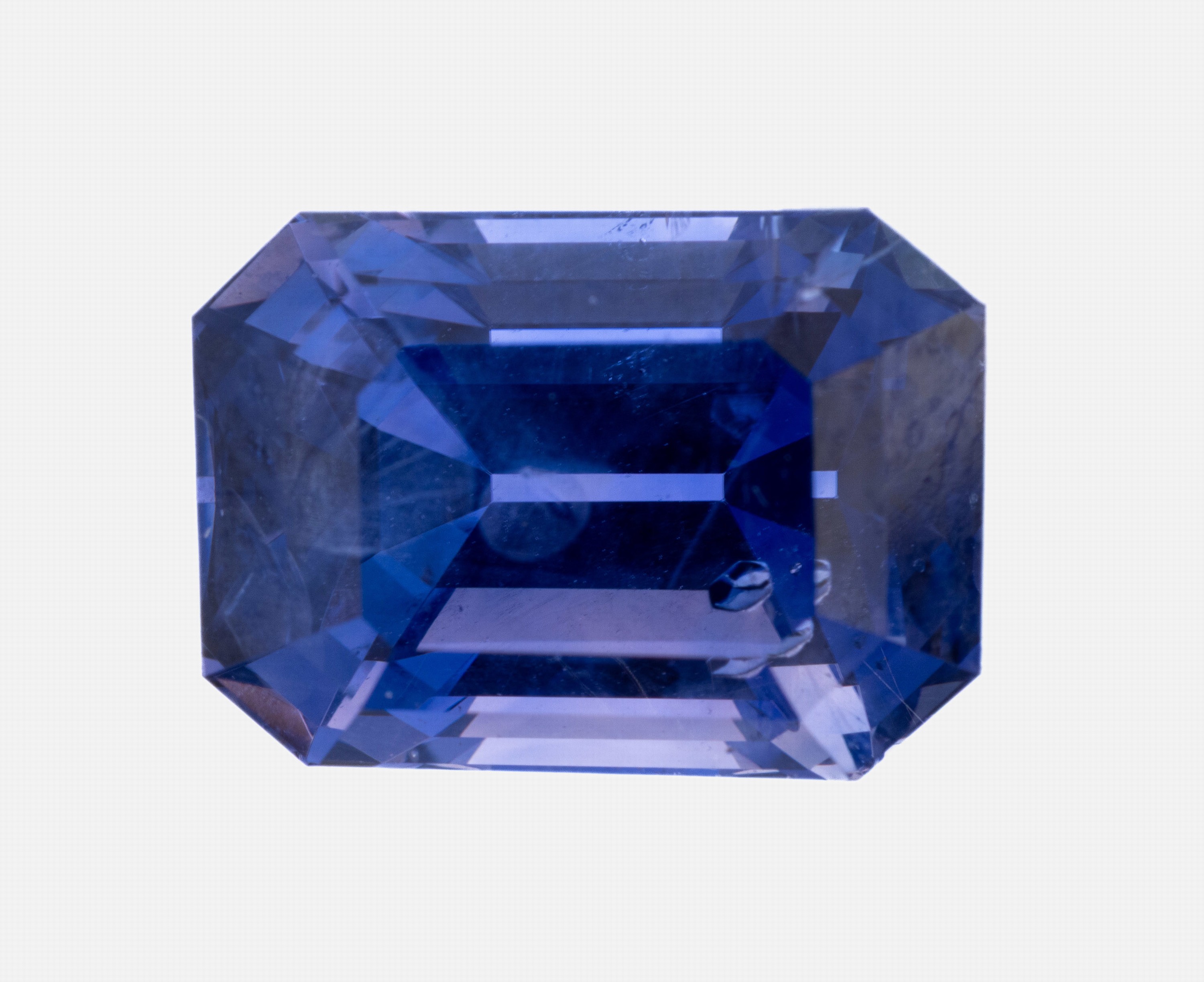 Detail a: Loser Saphir, 7.82 ct, Herkunft Ceylon/Sri Lanka, Farbwechsel Saphir, Treppenschliff, 11.47 x 8.29 x 7.81 mm, intense/vivid Blue to Purple, keine ...