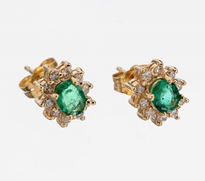 Image 26979904 - Paar 14 kt Gold Smaragd-Brillant-Ohrstecker, GG 585/000, 2 ovalfacett. Smaragde zus. ...