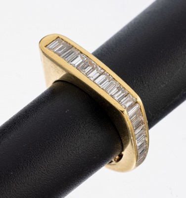 Image 26979921 - 18 kt Gold Diamant-Ring, GG 750/000 gepr., 19 Diamant-Baguettes zus. ca. 1.0 ct feines ...