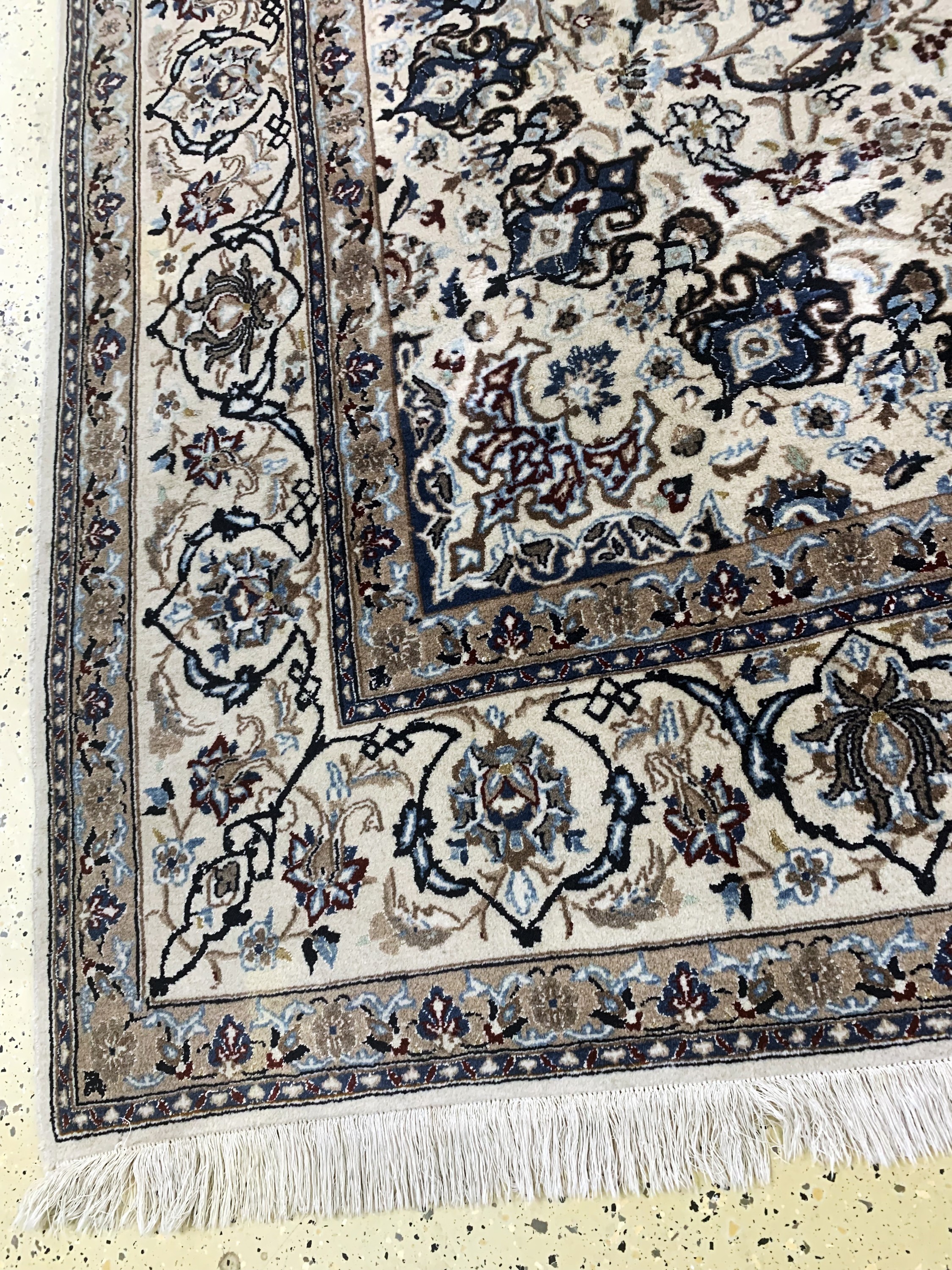 Detail c: Nain fein(9 La), Persien, Mitte 20.Jhd, Korkwolle mit Seide, ca. 327 x 223 cm, EHZ: 2