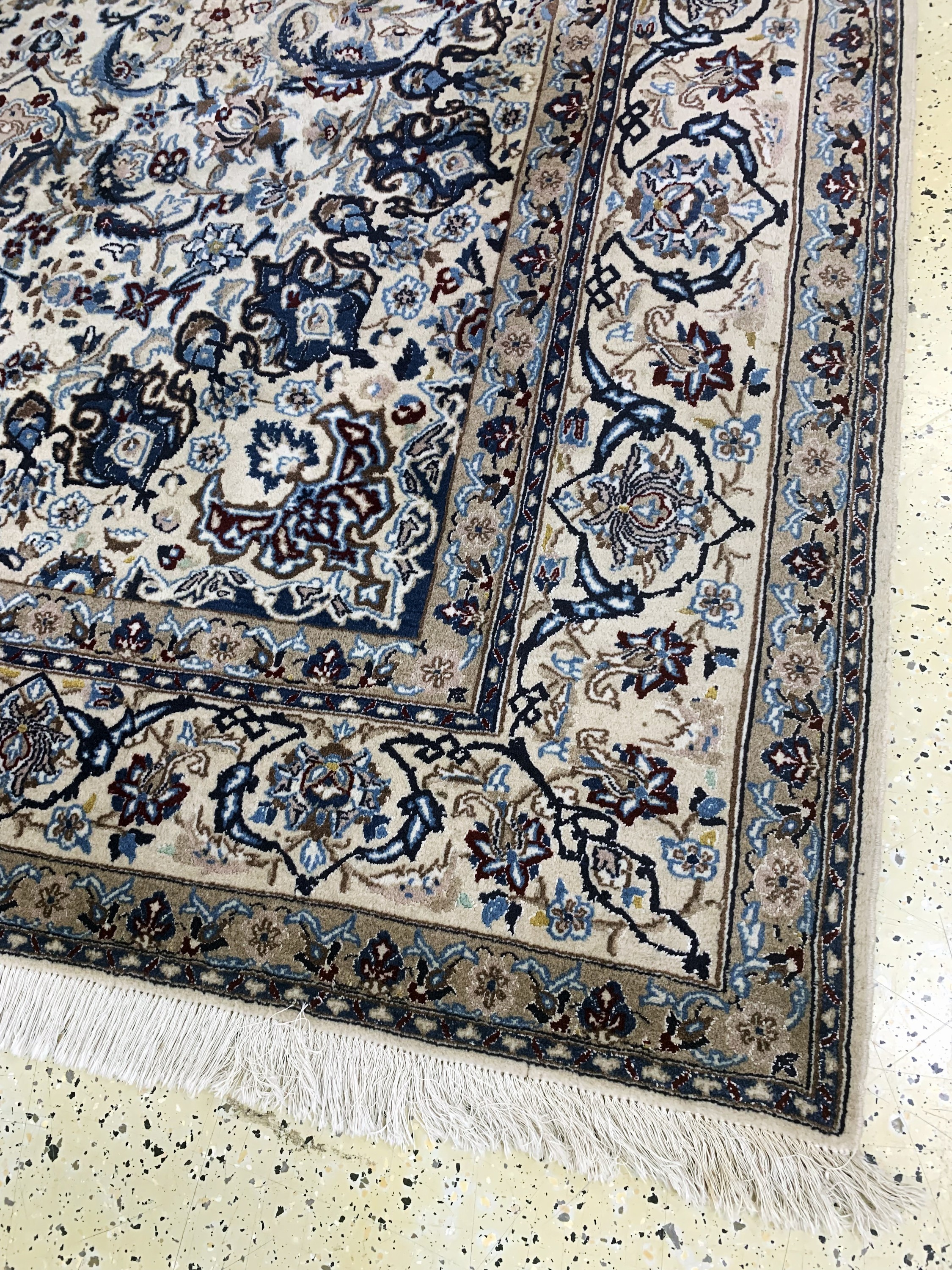 Detail e: Nain fein(9 La), Persien, Mitte 20.Jhd, Korkwolle mit Seide, ca. 327 x 223 cm, EHZ: 2