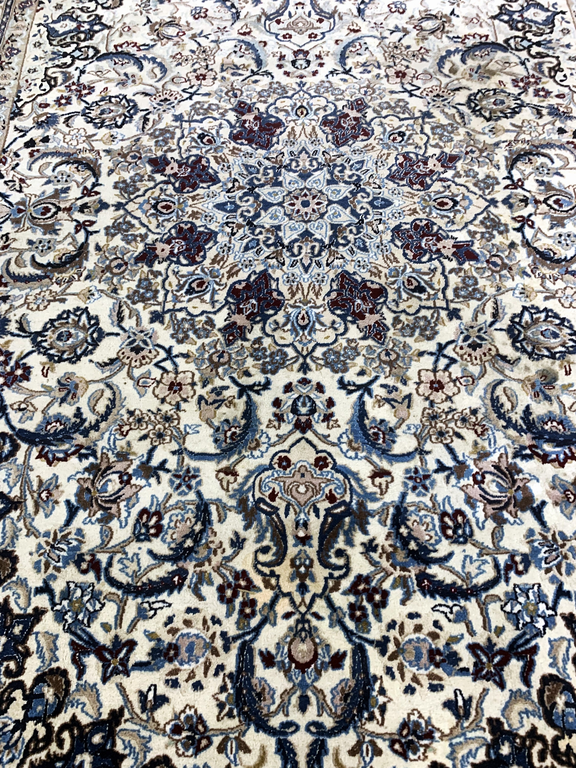 Detail h: Nain fein(9 La), Persien, Mitte 20.Jhd, Korkwolle mit Seide, ca. 327 x 223 cm, EHZ: 2