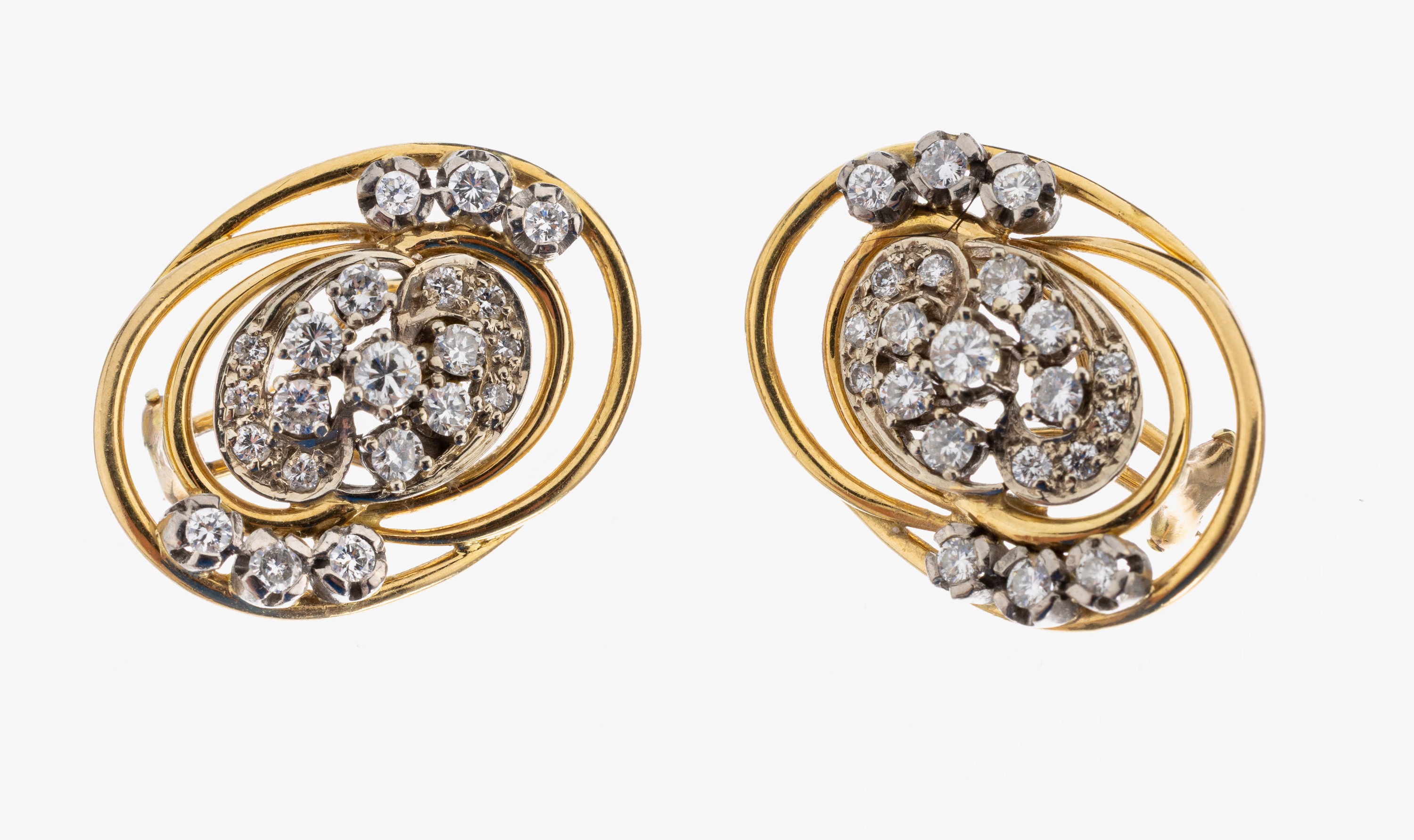 Paar 18 kt Gold Brillant-Ohrstecker, GG/WG 750/000, geschwungen oval, 42 Brillanten zus. ca. 1.70 ct Weiß/si-p, ca. 12.4 g