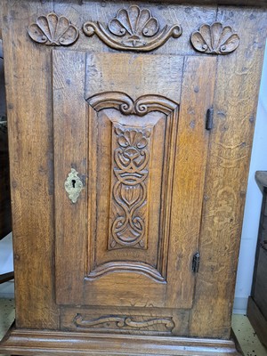26980088a - Kleines Schränkchen, Barock, um 1760, Eiche massiv, eintürig, mit ...