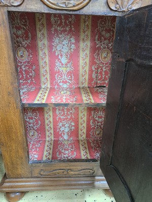 26980088c - Kleines Schränkchen, Barock, um 1760, Eiche massiv, eintürig, mit ...