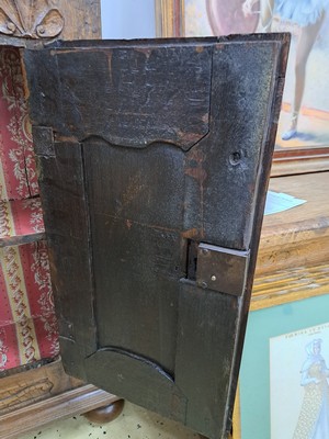 26980088d - Kleines Schränkchen, Barock, um 1760, Eiche massiv, eintürig, mit ...
