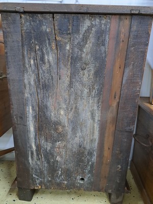 26980088e - Kleines Schränkchen, Barock, um 1760, Eiche massiv, eintürig, mit ...