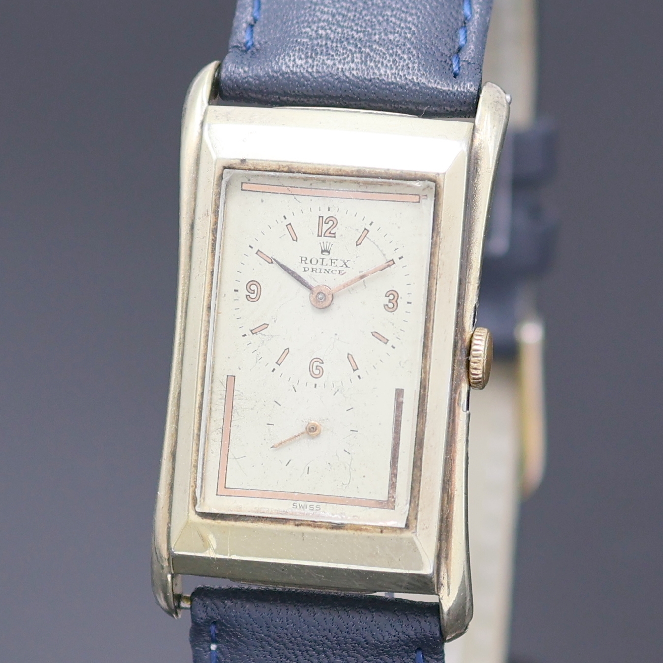 Detail a: ROLEX Prince Armbanduhr Referenz 1490, Schweiz um 1935, Handaufzug, rechteckiges, teilw. verg. Stahlgeh., Boden aufgedr., silb. Zifferbl. ...