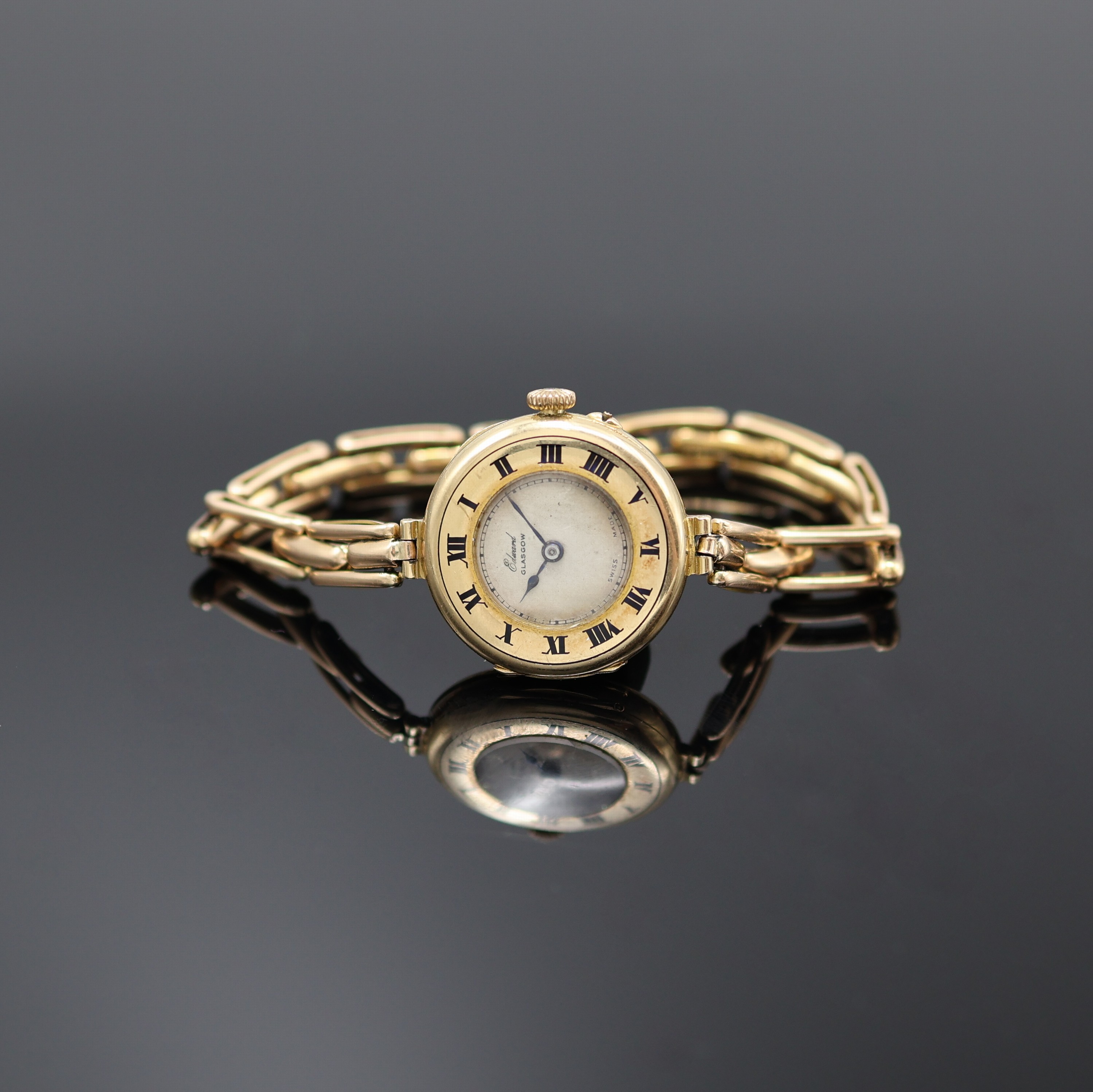 EDWARD Glasgow frühe Damenarmbanduhr in RoseG 625/000, Schweiz f. England um 1915, Handaufzug, Scharniergeh., Lünette m. schwarz emaill. röm. ...