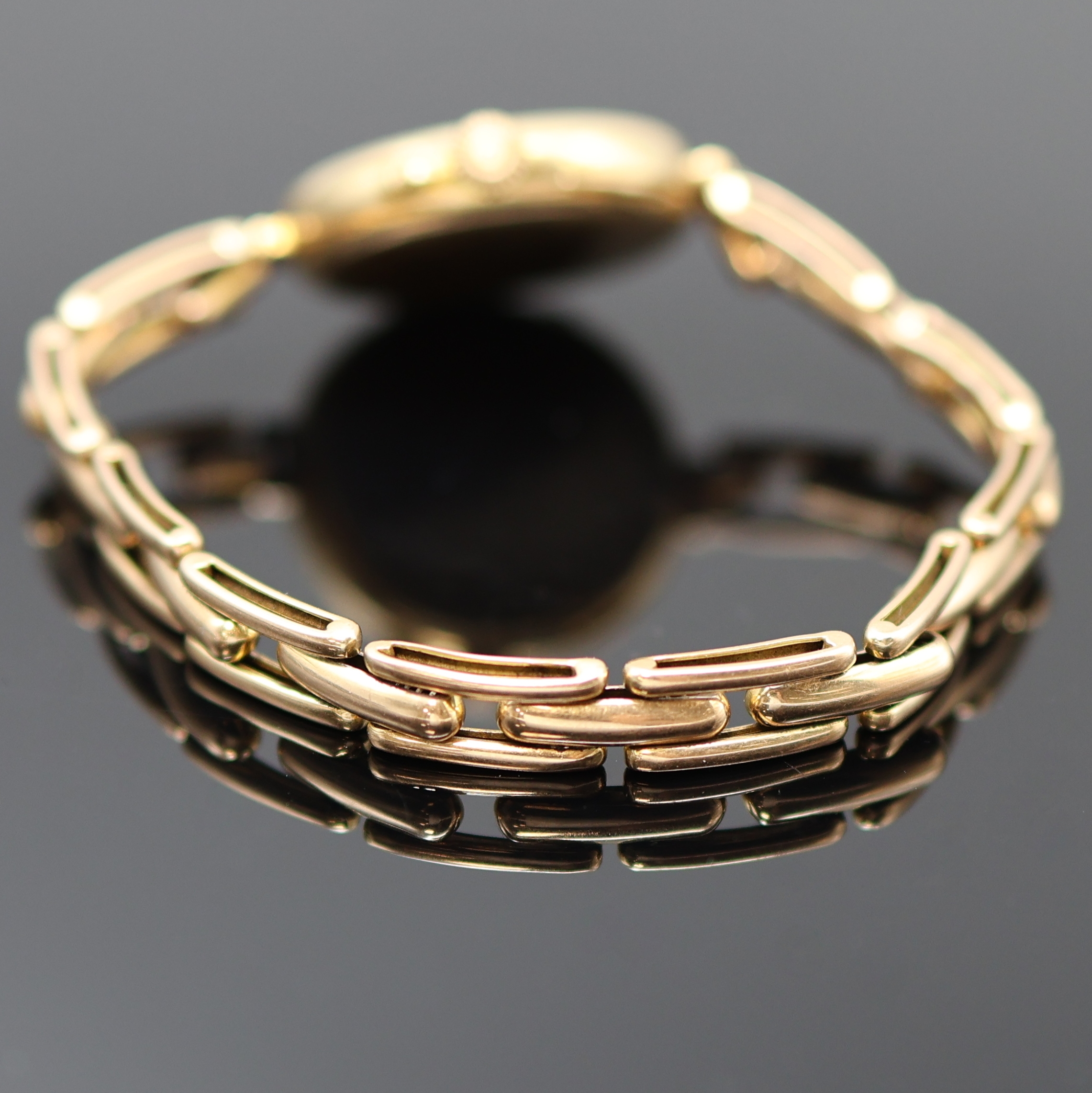 Detail b: EDWARD Glasgow frühe Damenarmbanduhr in RoseG 625/000, Schweiz f. England um 1915, Handaufzug, Scharniergeh., Lünette m. schwarz emaill. röm. ...