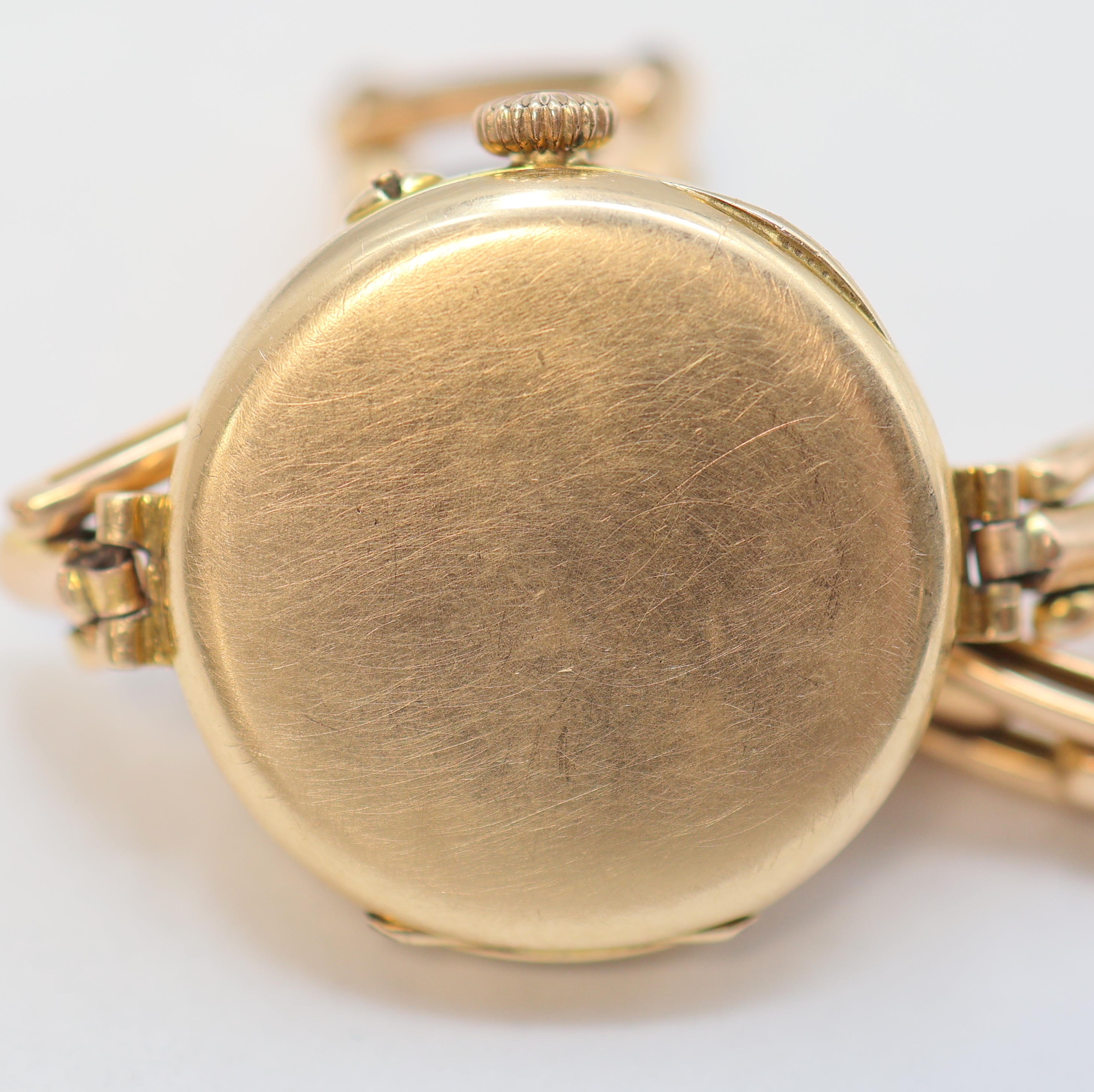 Detail d: EDWARD Glasgow frühe Damenarmbanduhr in RoseG 625/000, Schweiz f. England um 1915, Handaufzug, Scharniergeh., Lünette m. schwarz emaill. röm. ...