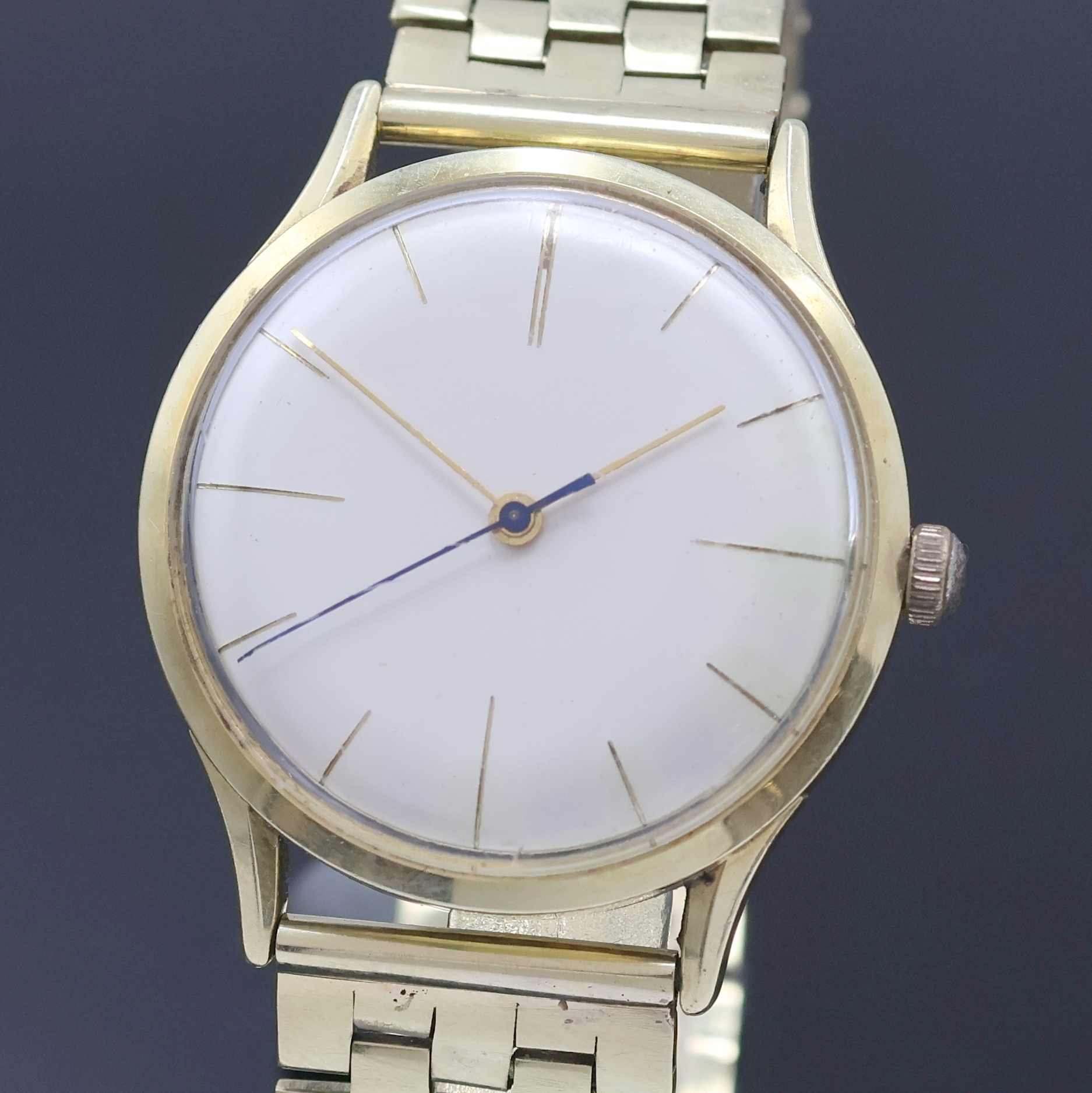Detail a: Armbanduhr mit schweren Goldband in GG 585/000, Schweiz um 1960, Automatik, Boden verschr., abnehmbares Band m. Faltschl., silb. Zifferbl. m. gold. ...