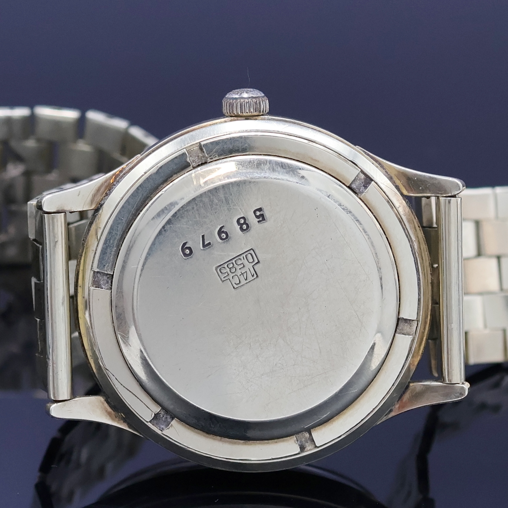 Detail d: Armbanduhr mit schweren Goldband in GG 585/000, Schweiz um 1960, Automatik, Boden verschr., abnehmbares Band m. Faltschl., silb. Zifferbl. m. gold. ...