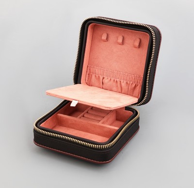 26980108a - Reiseetui für Schmuck, schwarze Mikrofaser, Kreuznarben-Applikation in dunklem ...