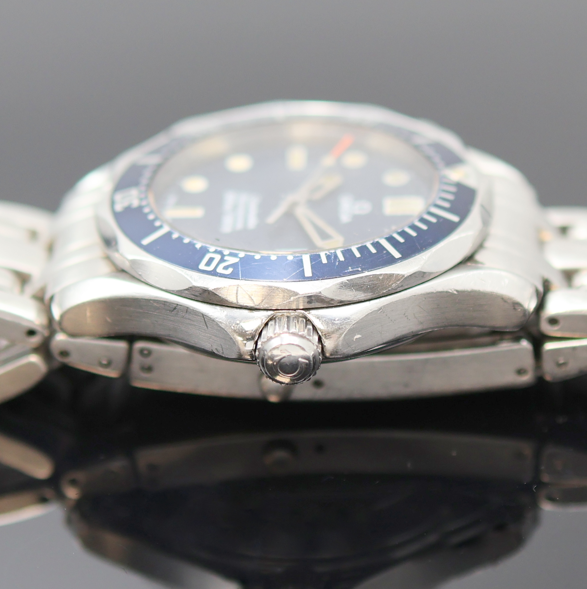 Detail c: OMEGA Seamaster Professional Armbanduhr Referenz 196.1502, Schweiz um 1995, quarz, Edelstahlgeh. inkl. orig. Gliederband m. Faltschl., Lünette m. ...