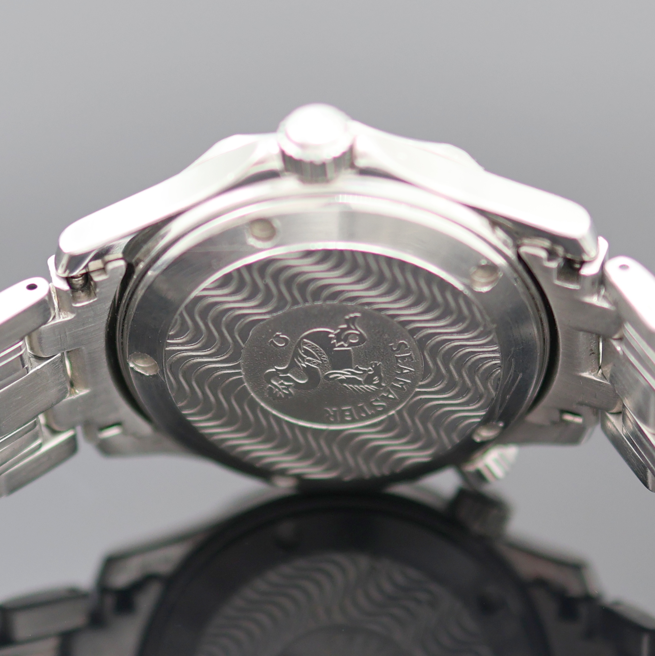 Detail d: OMEGA Seamaster Professional Armbanduhr Referenz 196.1502, Schweiz um 1995, quarz, Edelstahlgeh. inkl. orig. Gliederband m. Faltschl., Lünette m. ...