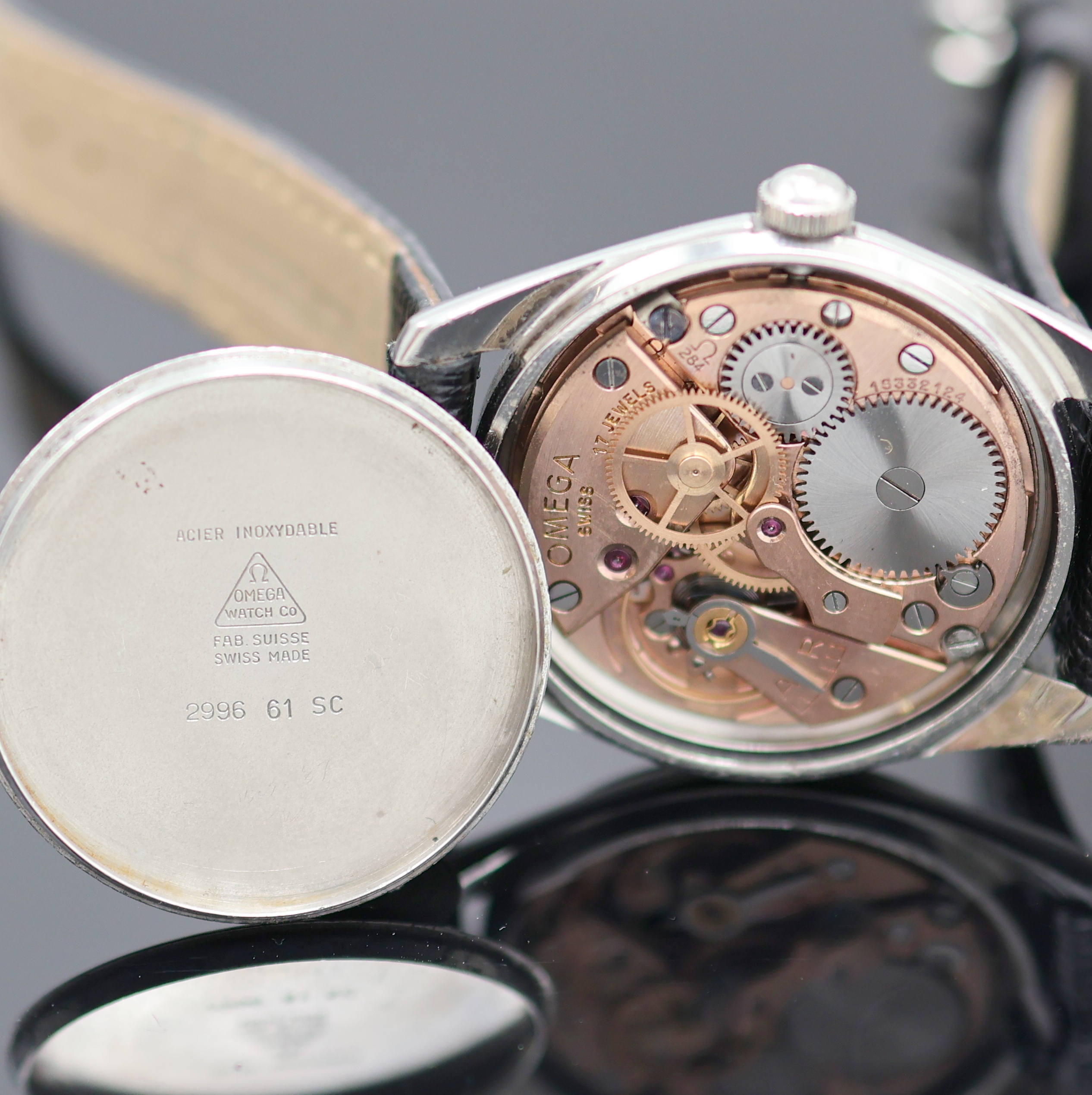 Detail d: OMEGA Ranchero seltene Herrenarmbanduhr Referenz 2996, Schweiz um 1960, Handaufzug, Boden aufgedr., orig. Krone, neutr. Lederband m. Omega Dornschl., ...