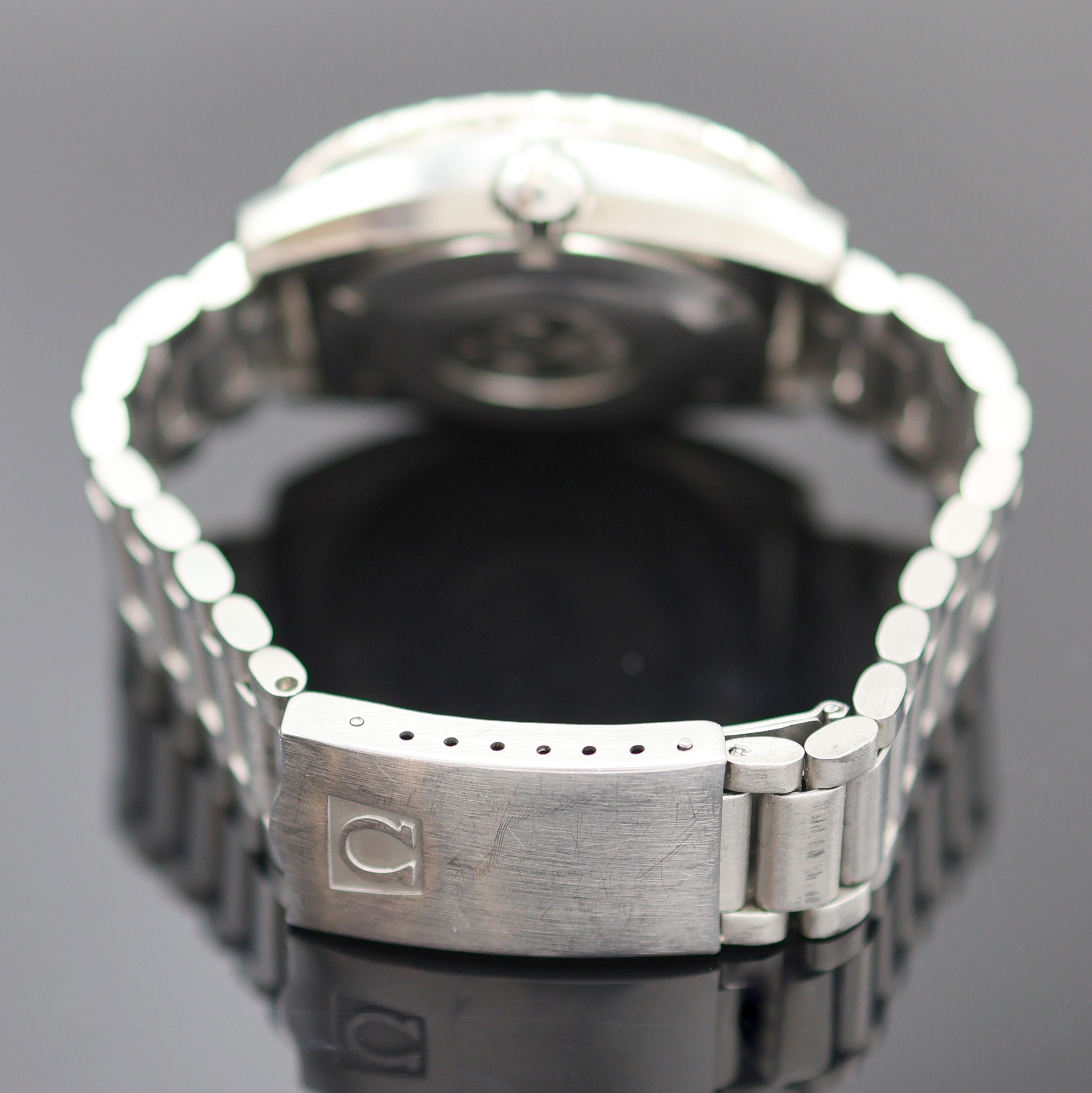 Detail b: OMEGA Seamaster 120 Taucherarmbanduhr Referenz 166.088, Schweiz um 1970, Automatik, Edelstahlgeh. inkl. orig. Gliederband m. Faltschl., Boden u. ...