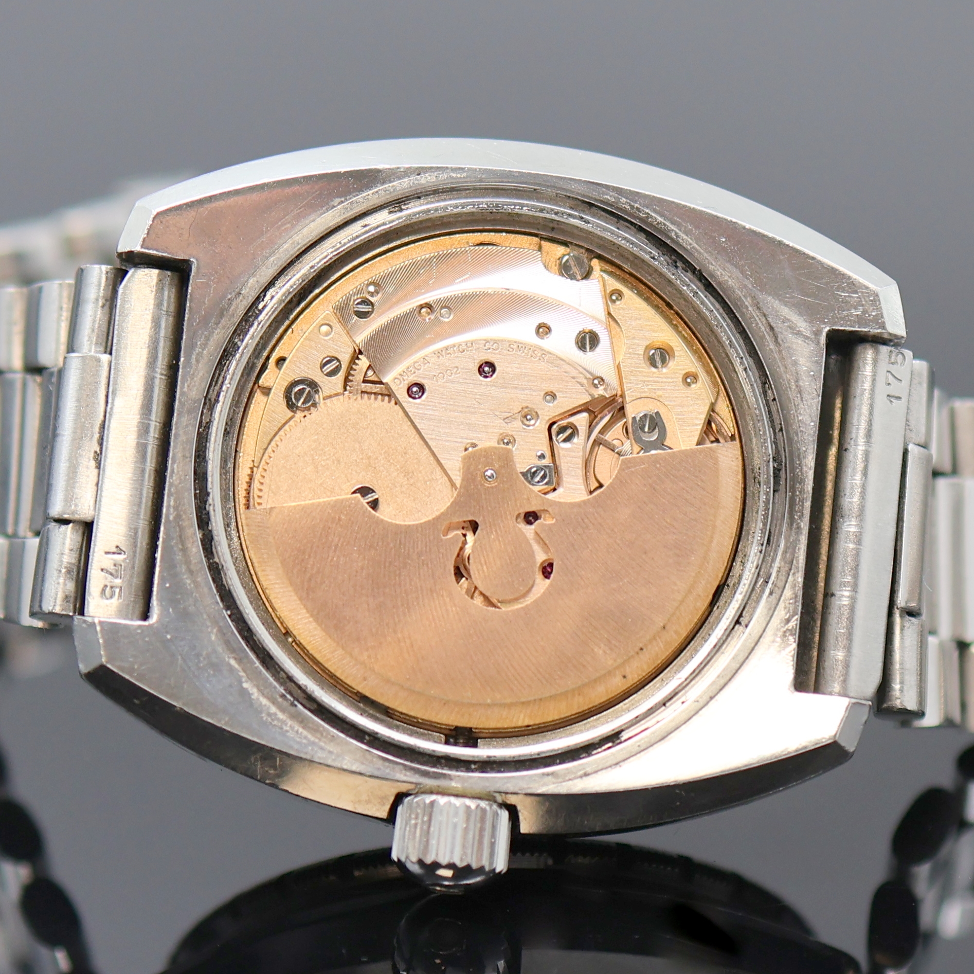 Detail f: OMEGA Seamaster 120 Taucherarmbanduhr Referenz 166.088, Schweiz um 1970, Automatik, Edelstahlgeh. inkl. orig. Gliederband m. Faltschl., Boden u. ...