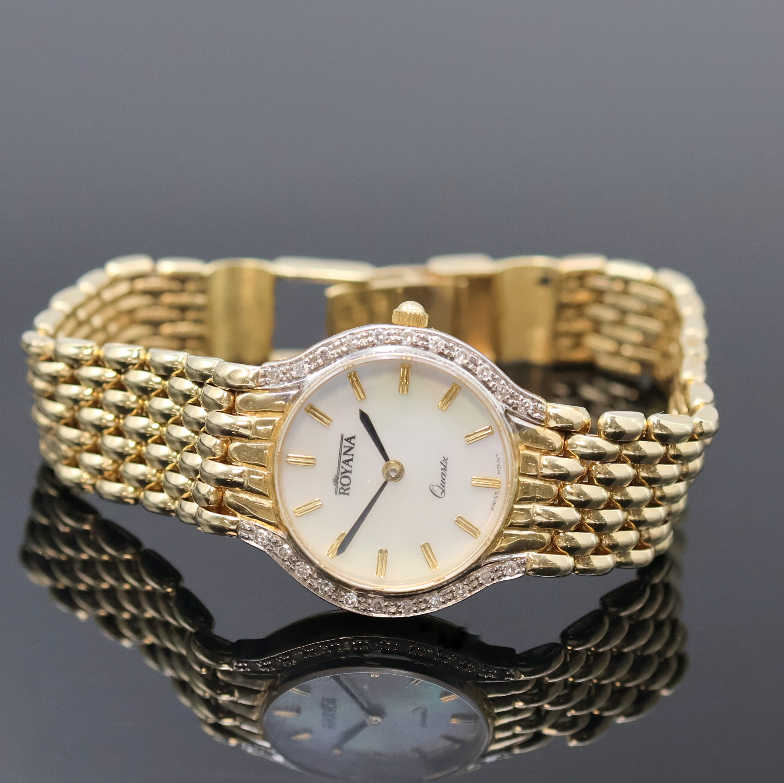 ROYANA Armbanduhr in GG 585/000, Schweiz um 1990, quarz, Boden aufgedr., Goldband m. Faltschl., Geh. m. Diamantbesatz, silb. Zifferbl. m. aufges. ...